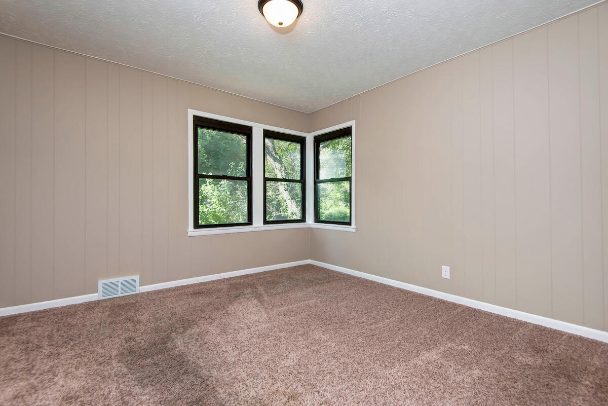 Photo 11 - Residential for sale – 1427 S Pickwick Avenue  Springfield, MO