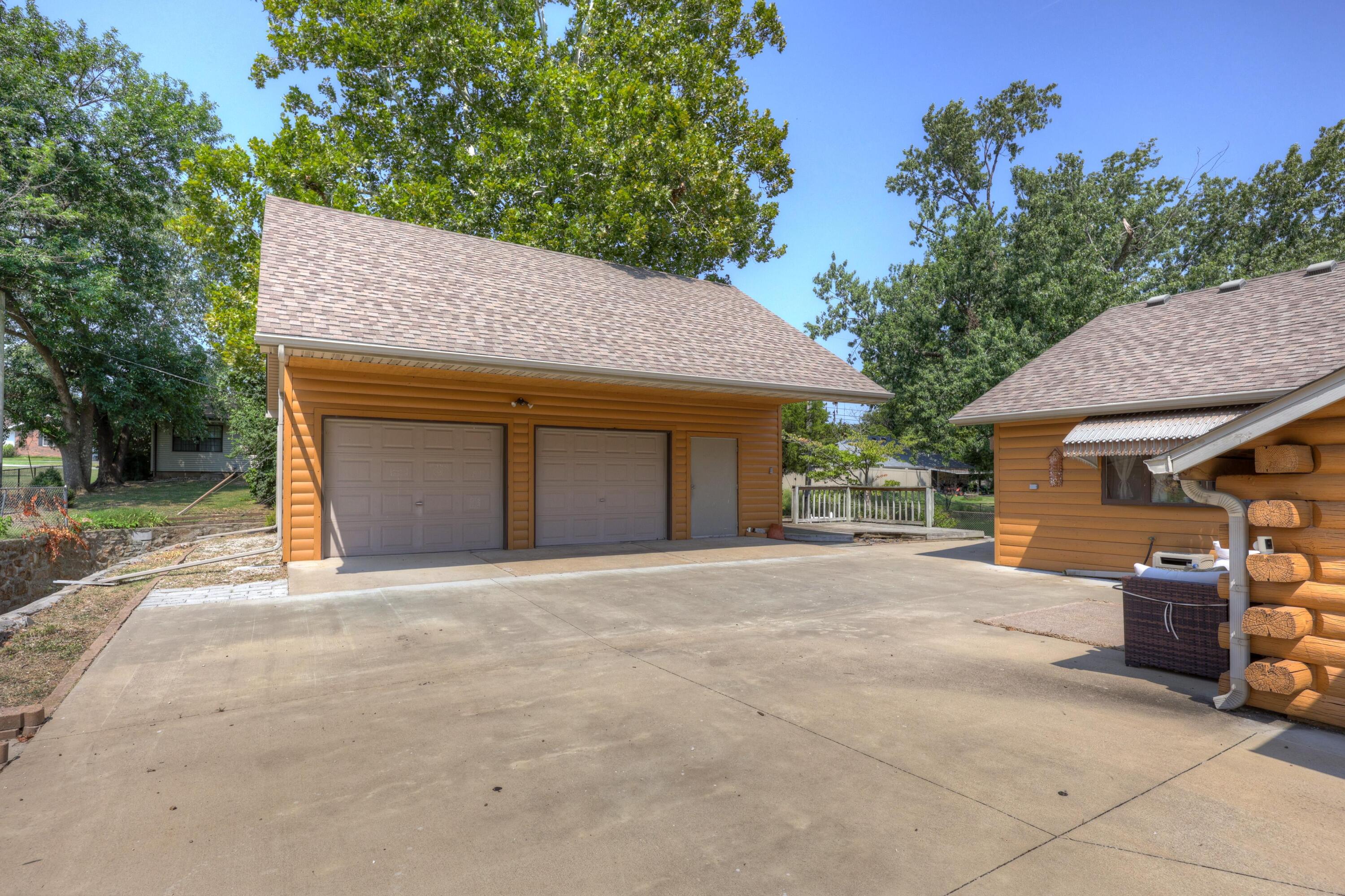 Photo 40 - Residential for sale – 1729  Glenwood Place  Carthage, MO
