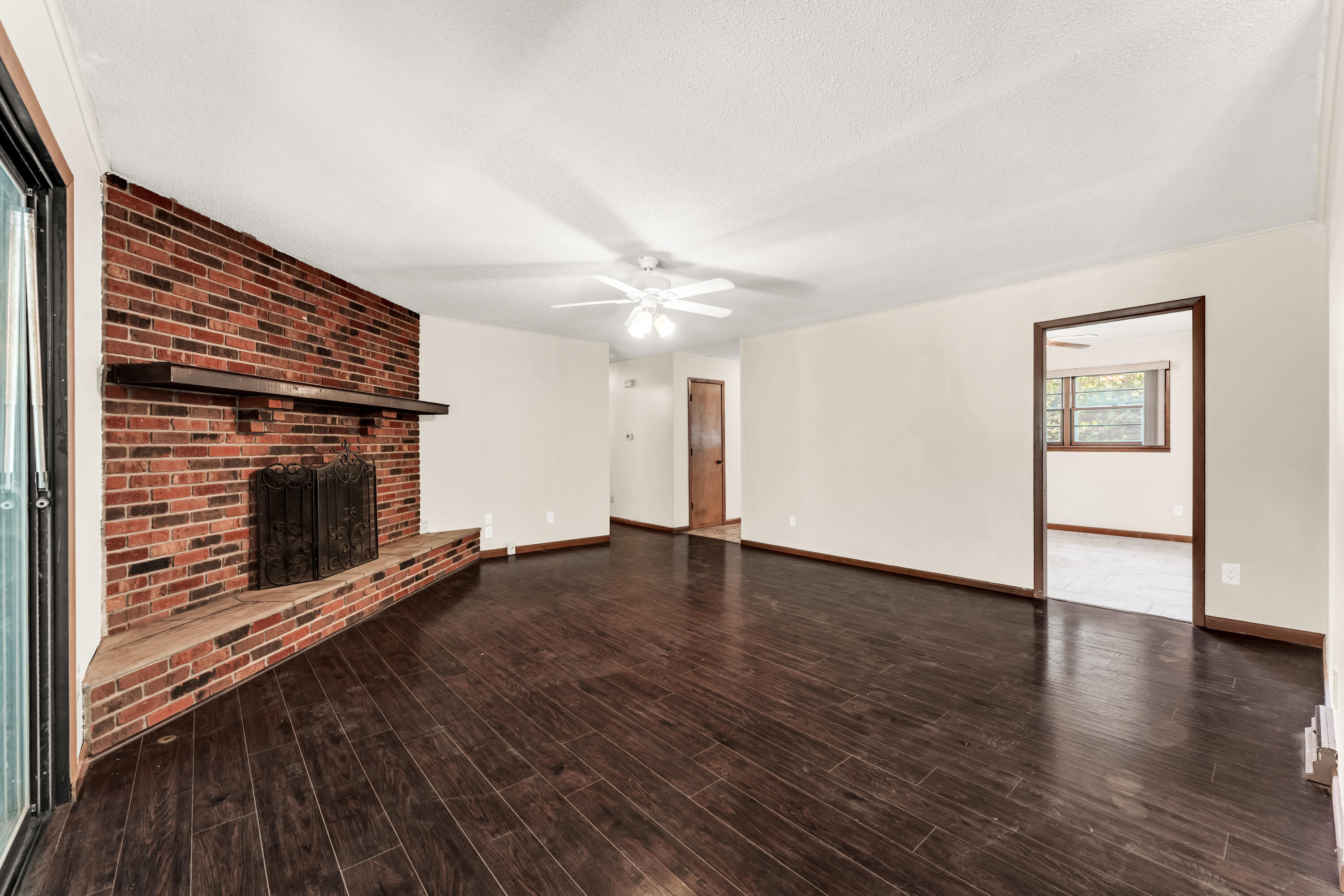Photo 3 - Residential for sale – 1543 E Glenwood Street  Springfield, MO