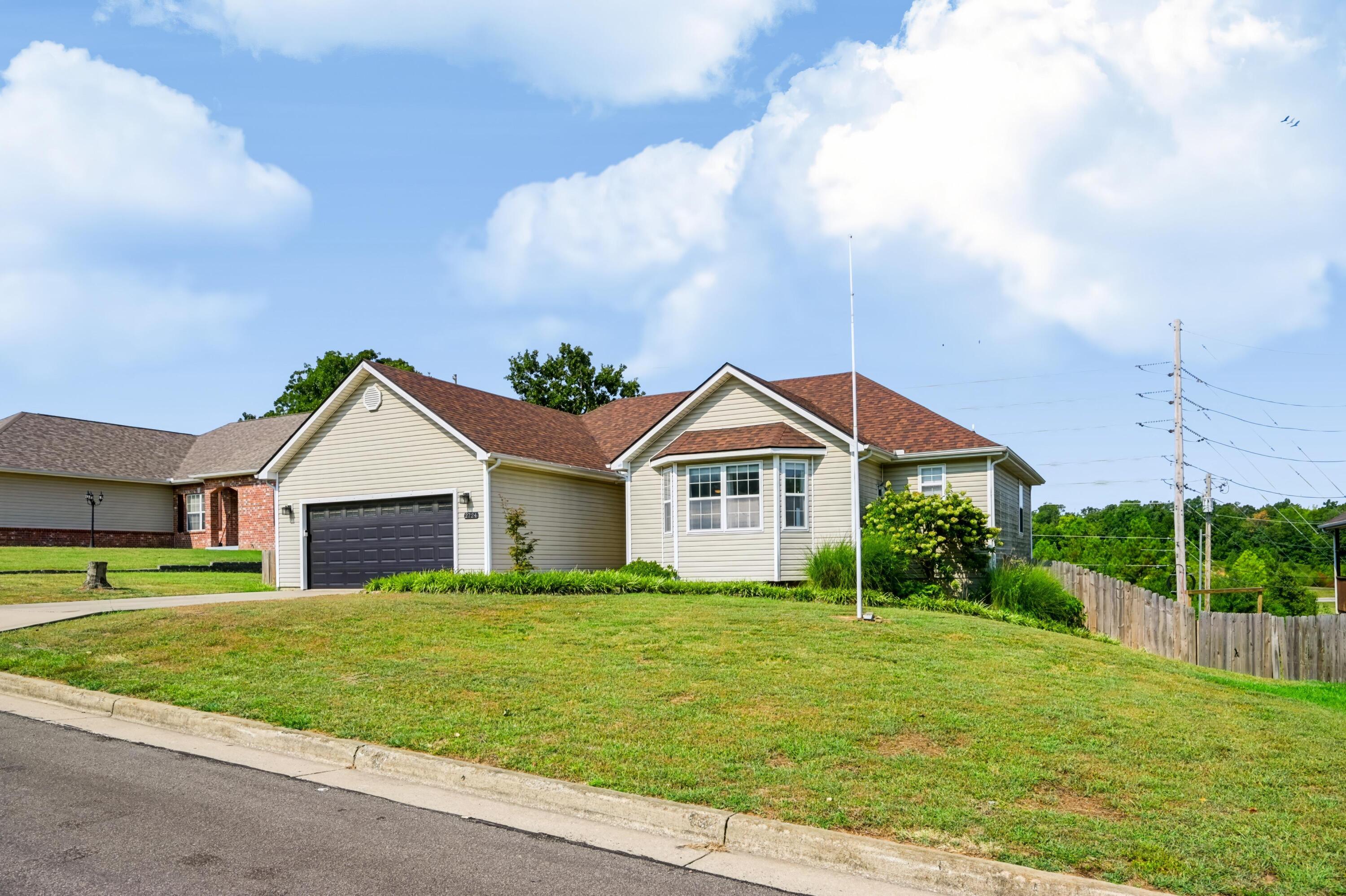 Photo 2 - Residential for sale – 2724 N Missouri Avenue  Joplin, MO