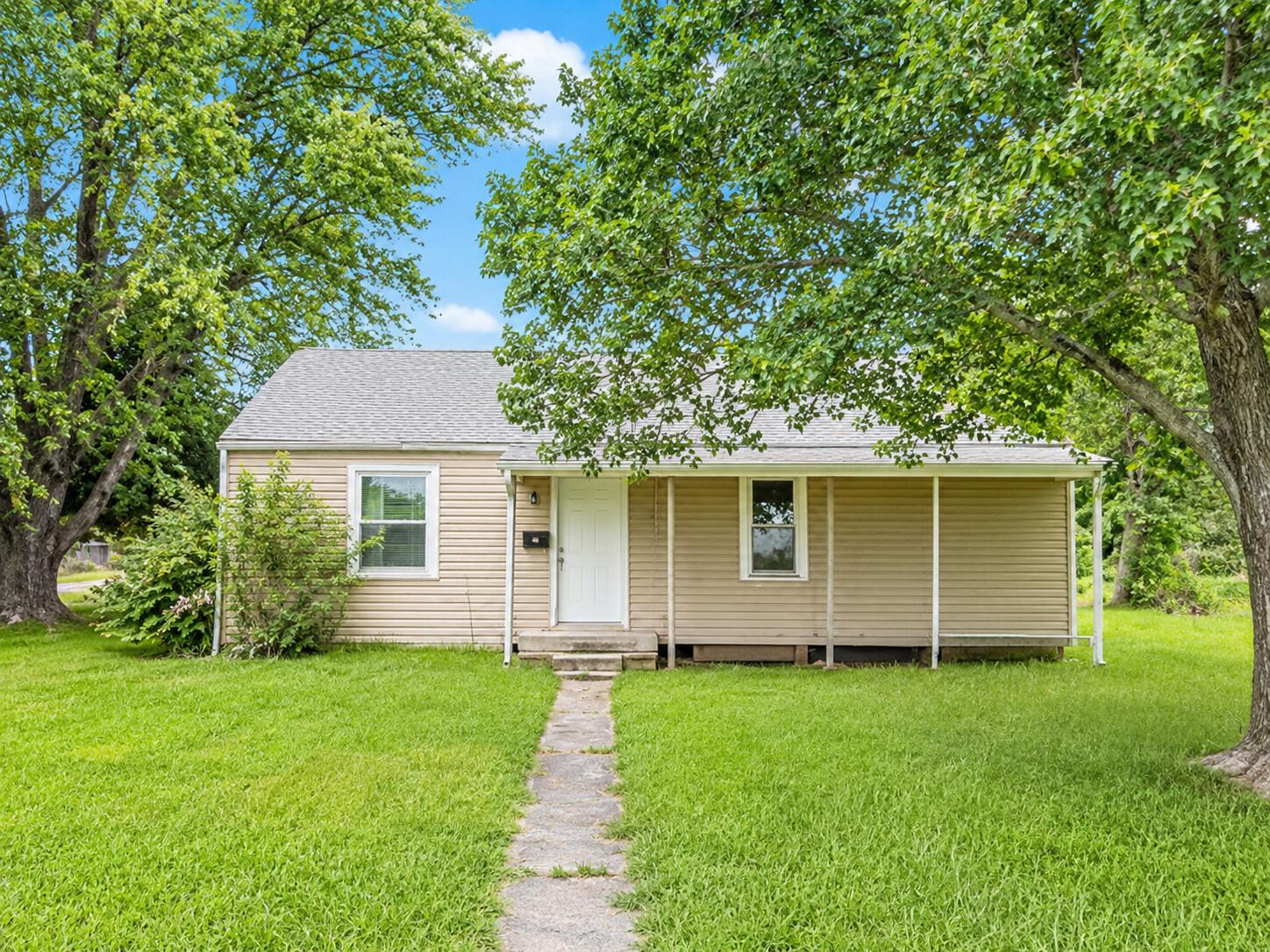 Photo 2 - Residential for sale – 116  Montgomery Street  Greenfield, MO