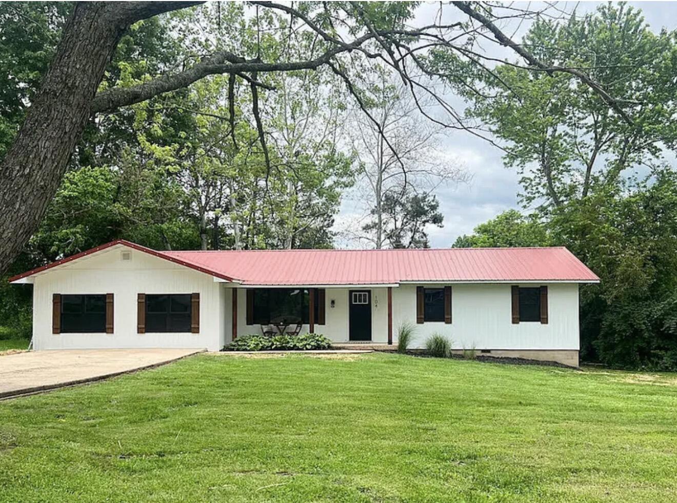 Residential for sale – 104 N Julie Avenue  Mansfield, MO