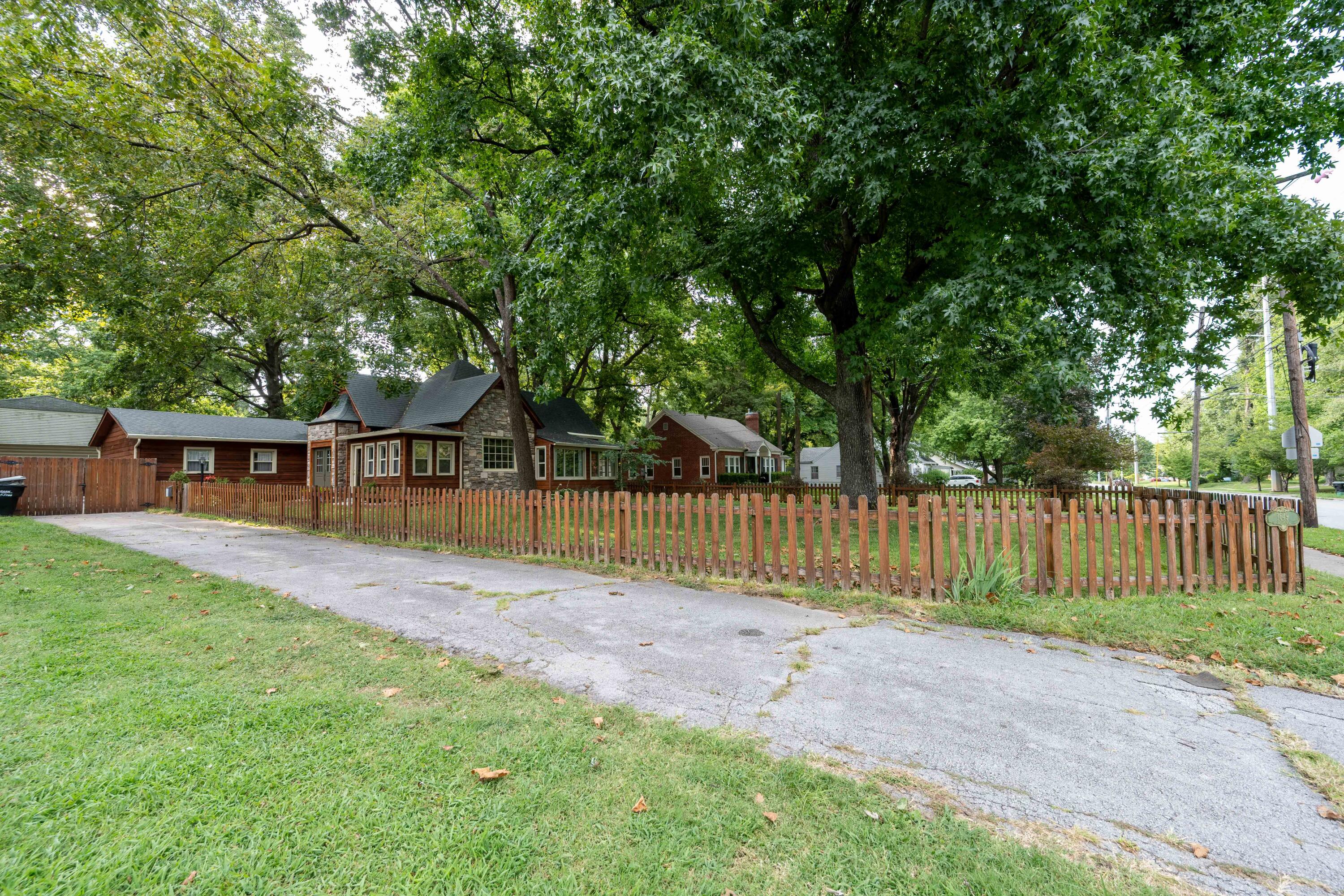 Photo 3 - Residential for sale – 1649 S Jefferson Avenue  Springfield, MO