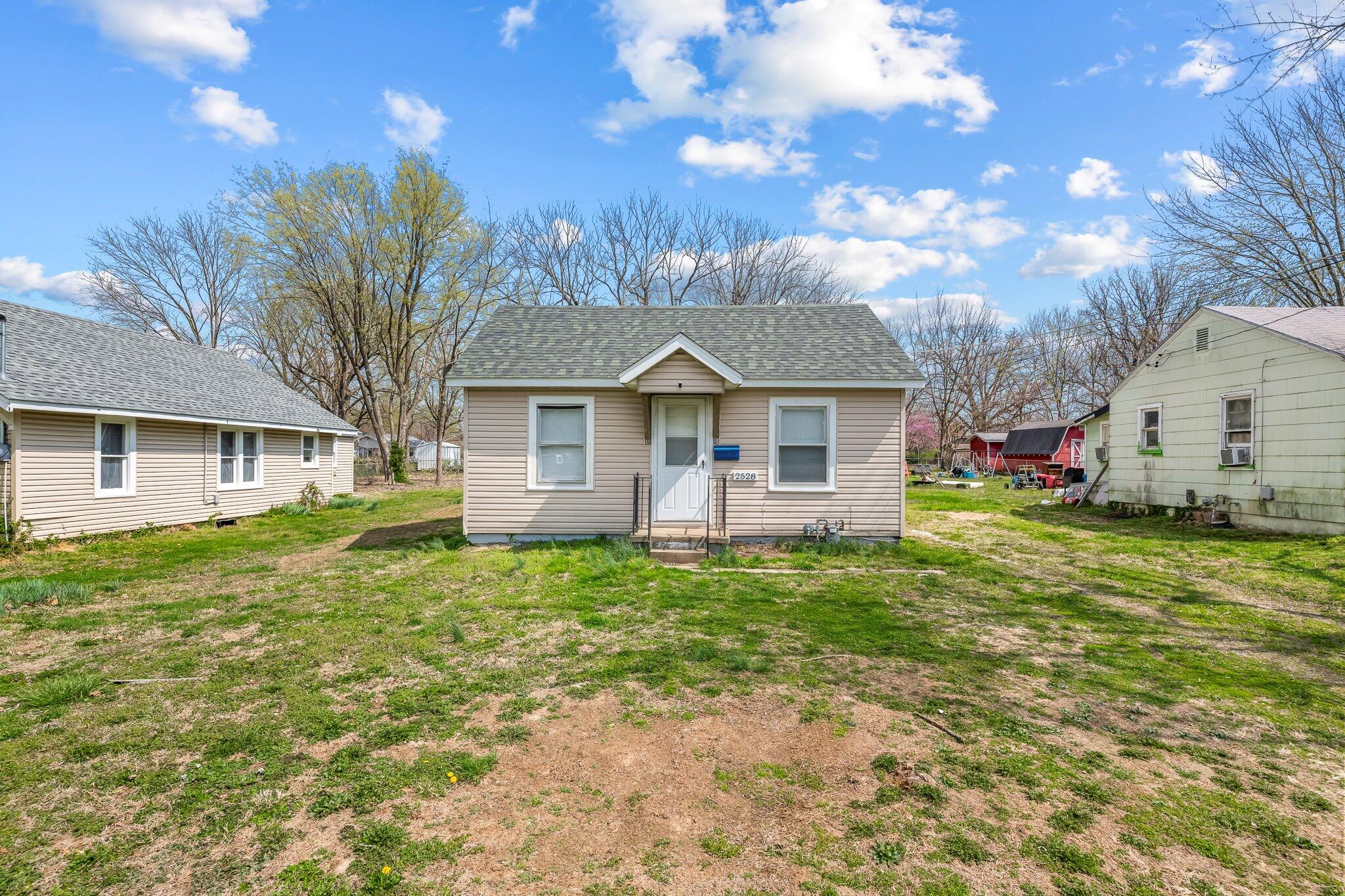 Photo 2 - Residential for sale – 2528 N Kellett Avenue  Springfield, MO