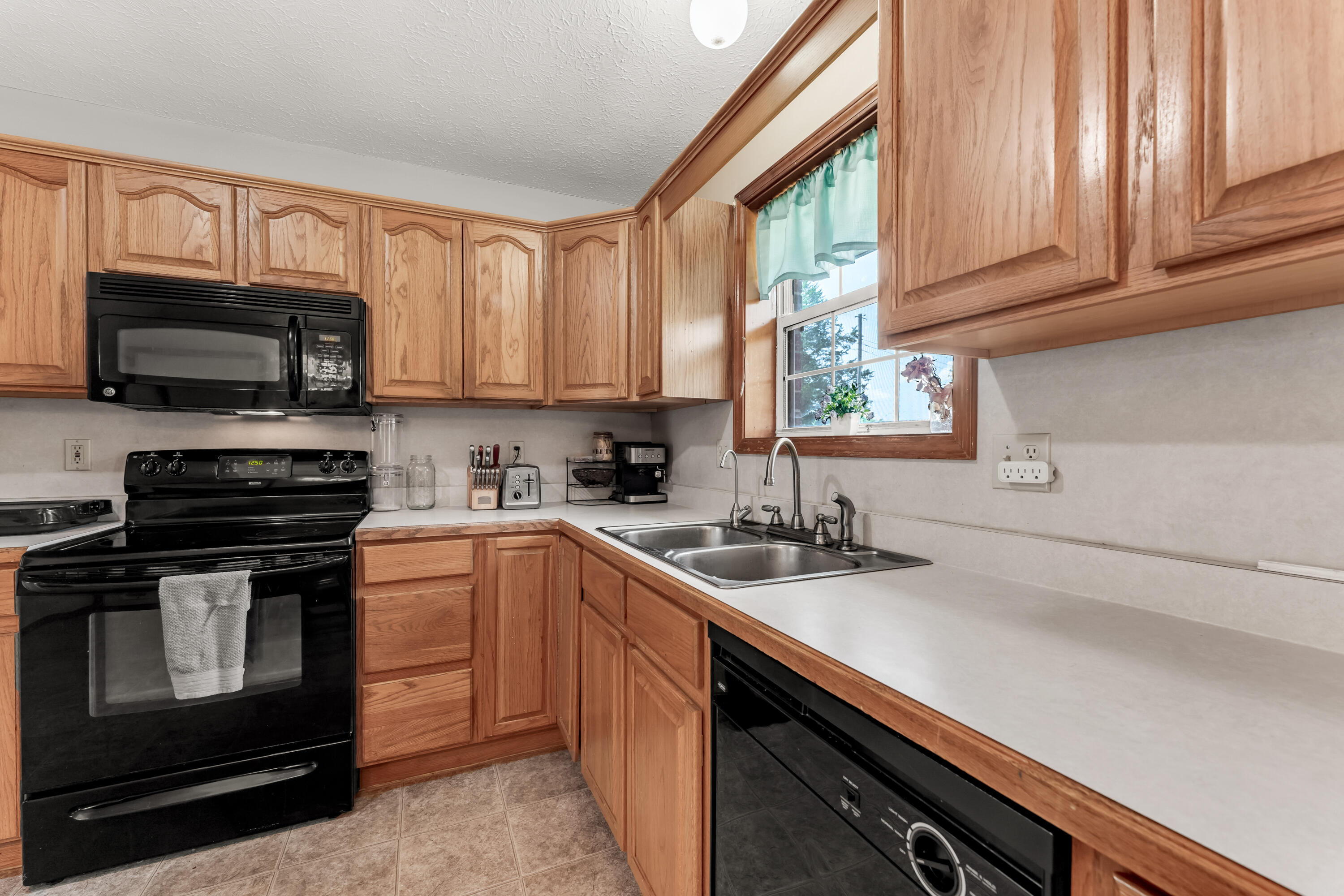 Photo 9 - Residential for sale – 433 S Devonshire Street  Nixa, MO