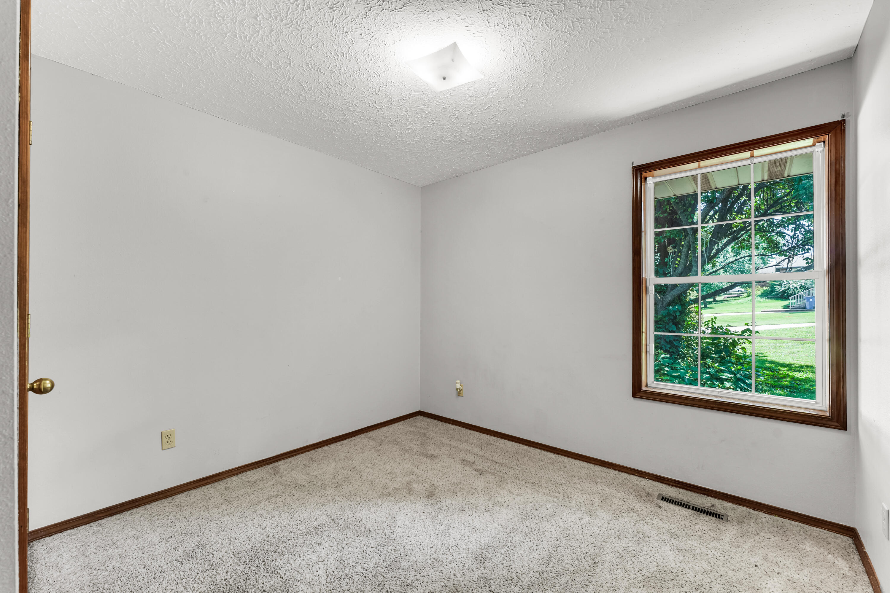 Photo 16 - Residential for sale – 433 S Devonshire Street  Nixa, MO