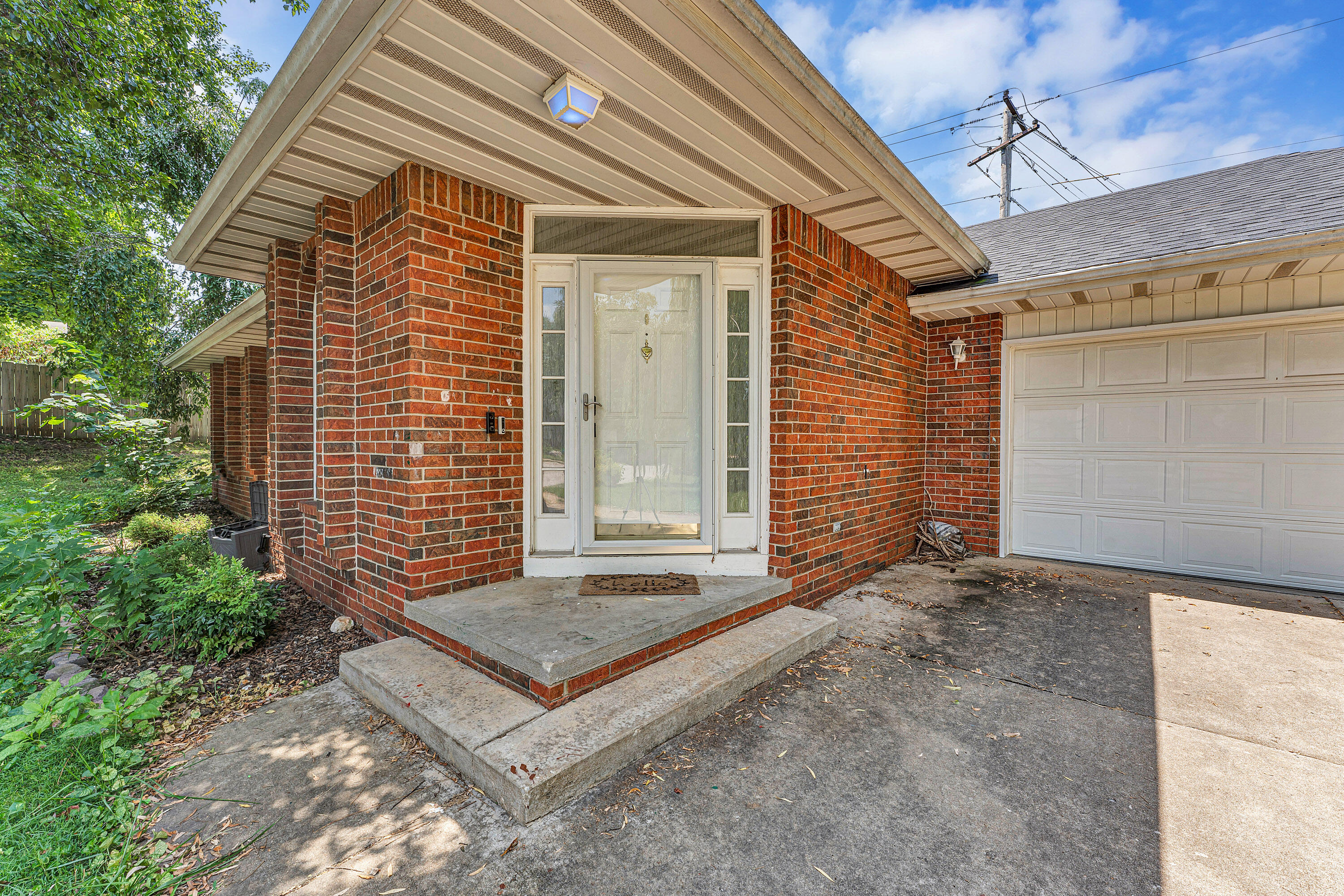 Photo 3 - Residential for sale – 433 S Devonshire Street  Nixa, MO