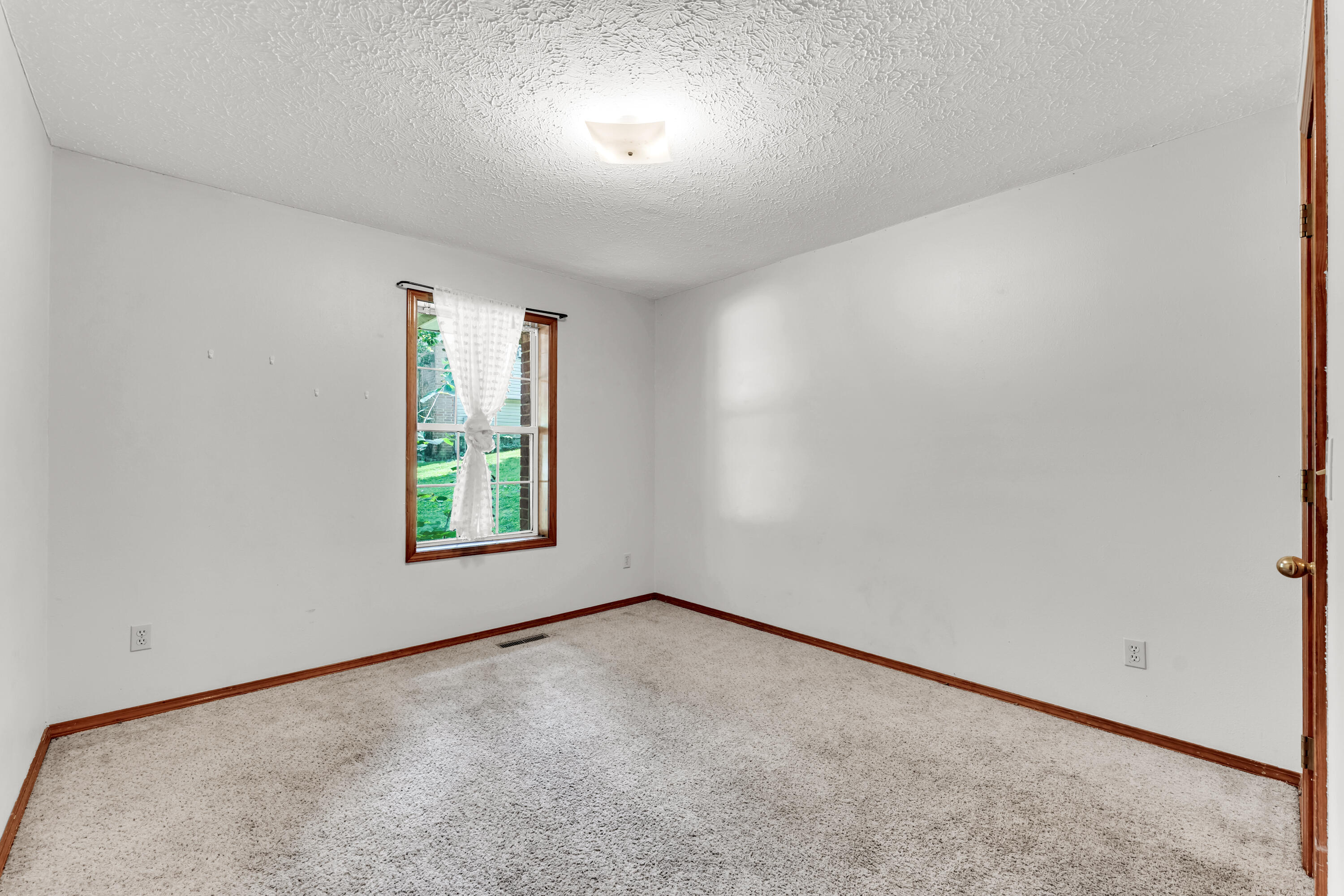 Photo 17 - Residential for sale – 433 S Devonshire Street  Nixa, MO