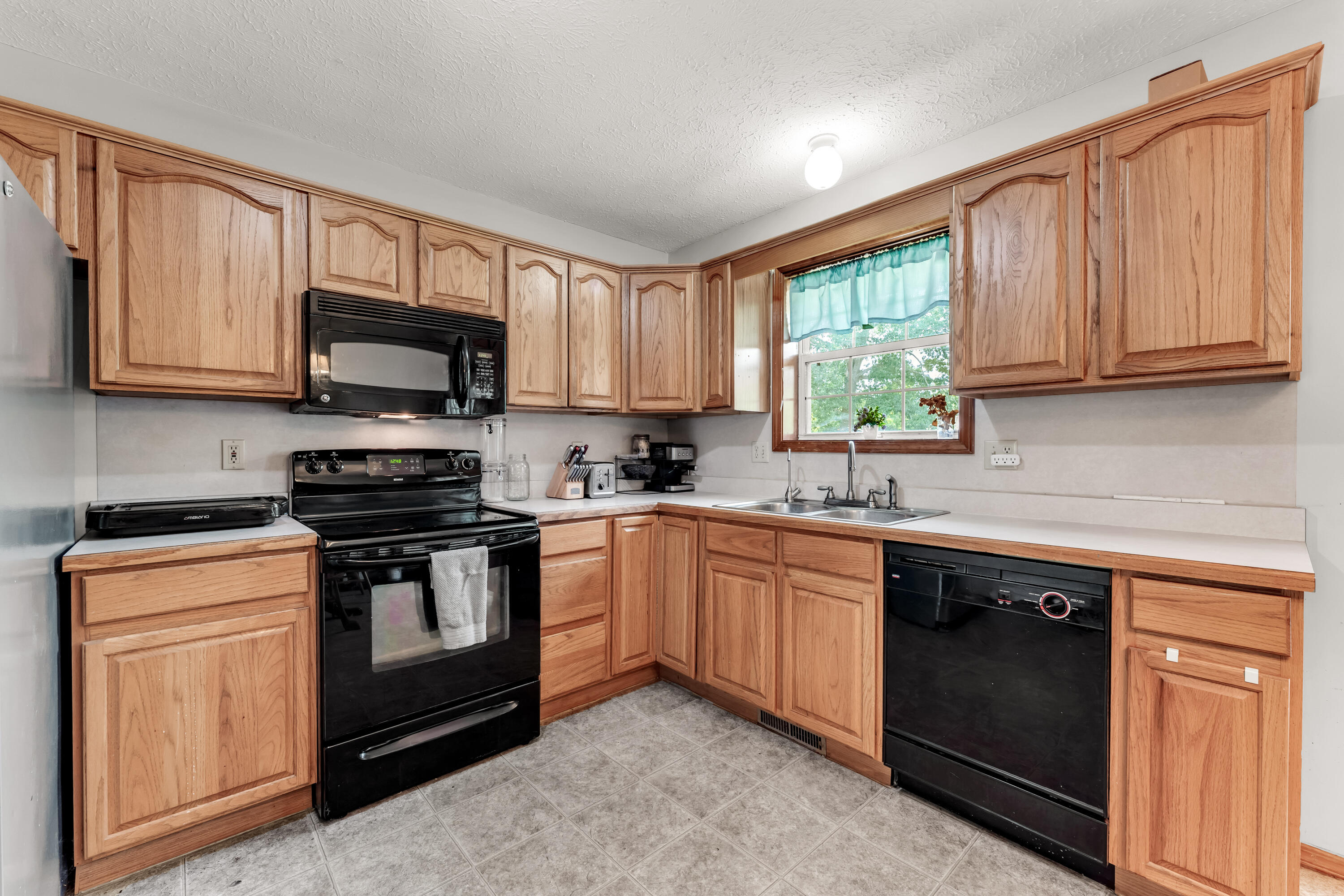 Photo 8 - Residential for sale – 433 S Devonshire Street  Nixa, MO