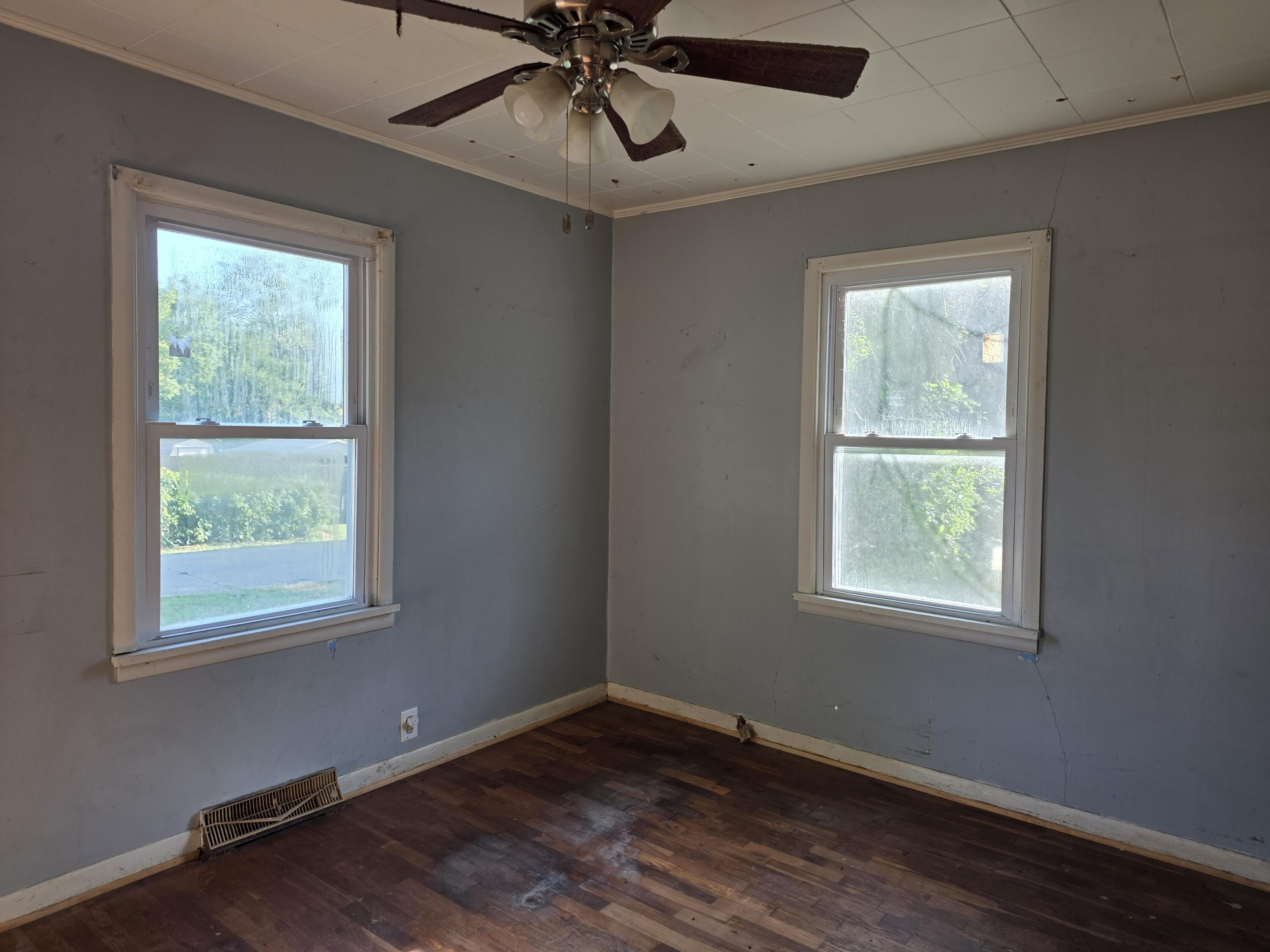 Photo 9 - Residential for sale – 611 S Harrison Avenue  Aurora, MO