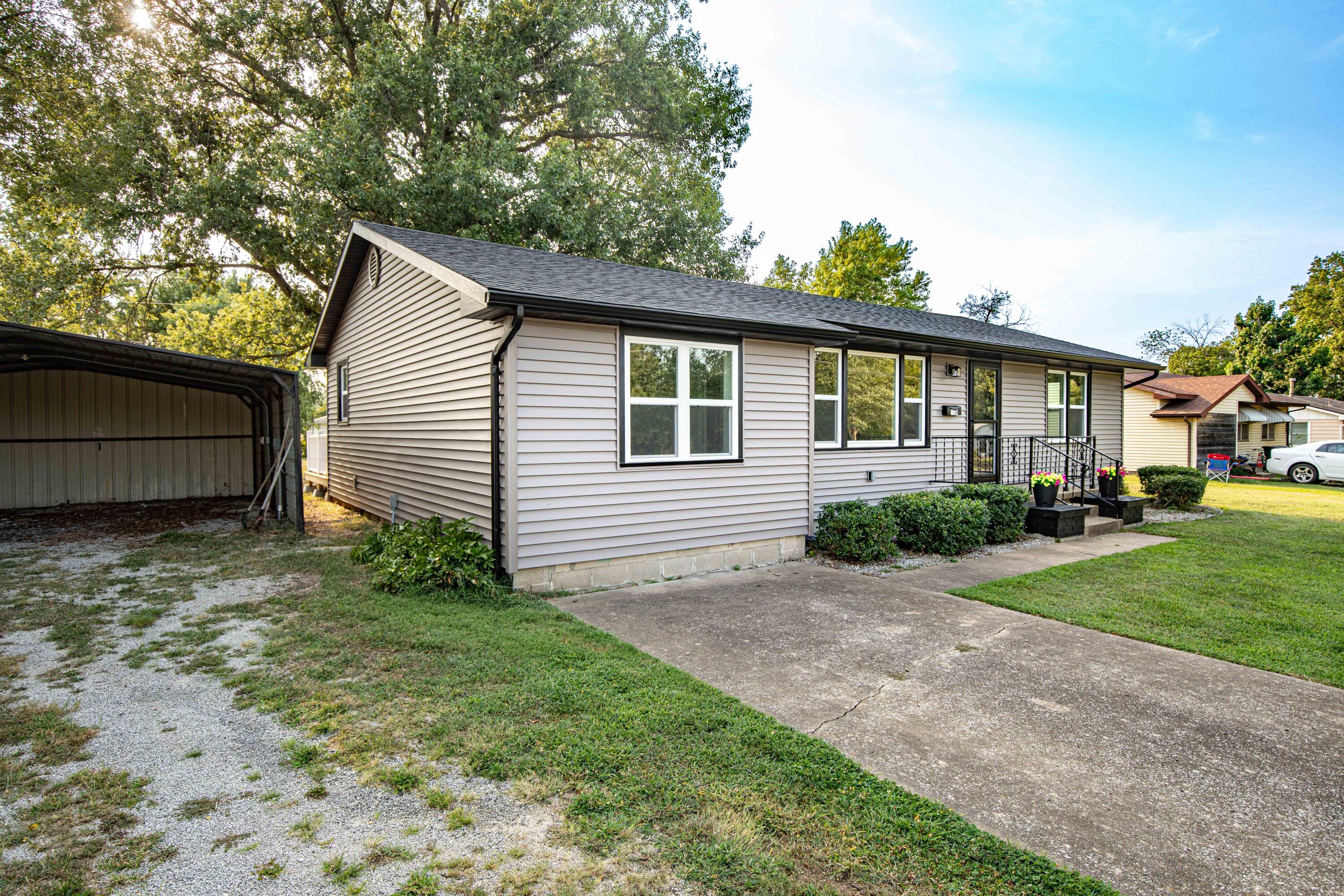 Photo 2 - Residential for sale – 1108 S Jackson Street  El Dorado Springs, MO