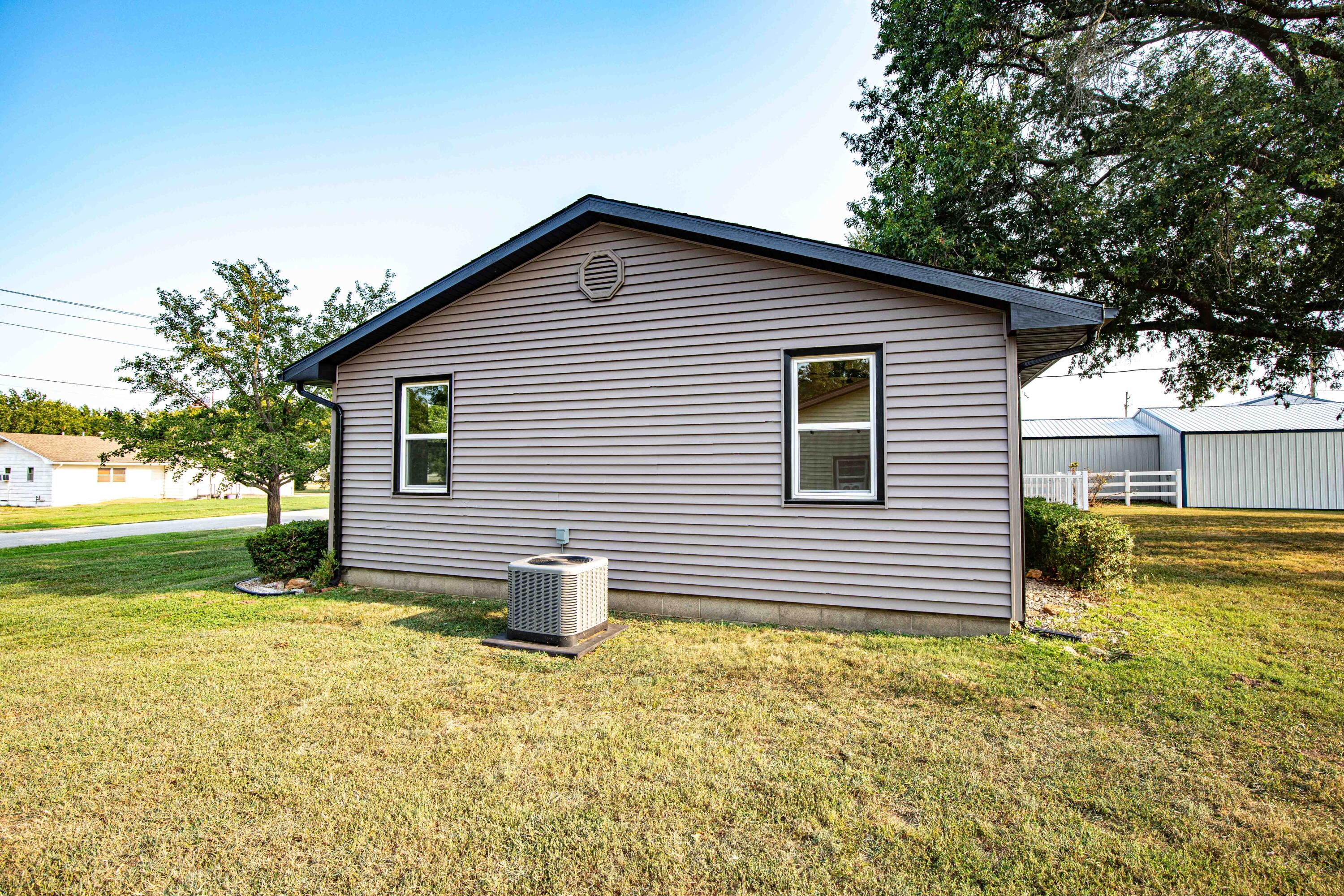 Photo 7 - Residential for sale – 1108 S Jackson Street  El Dorado Springs, MO