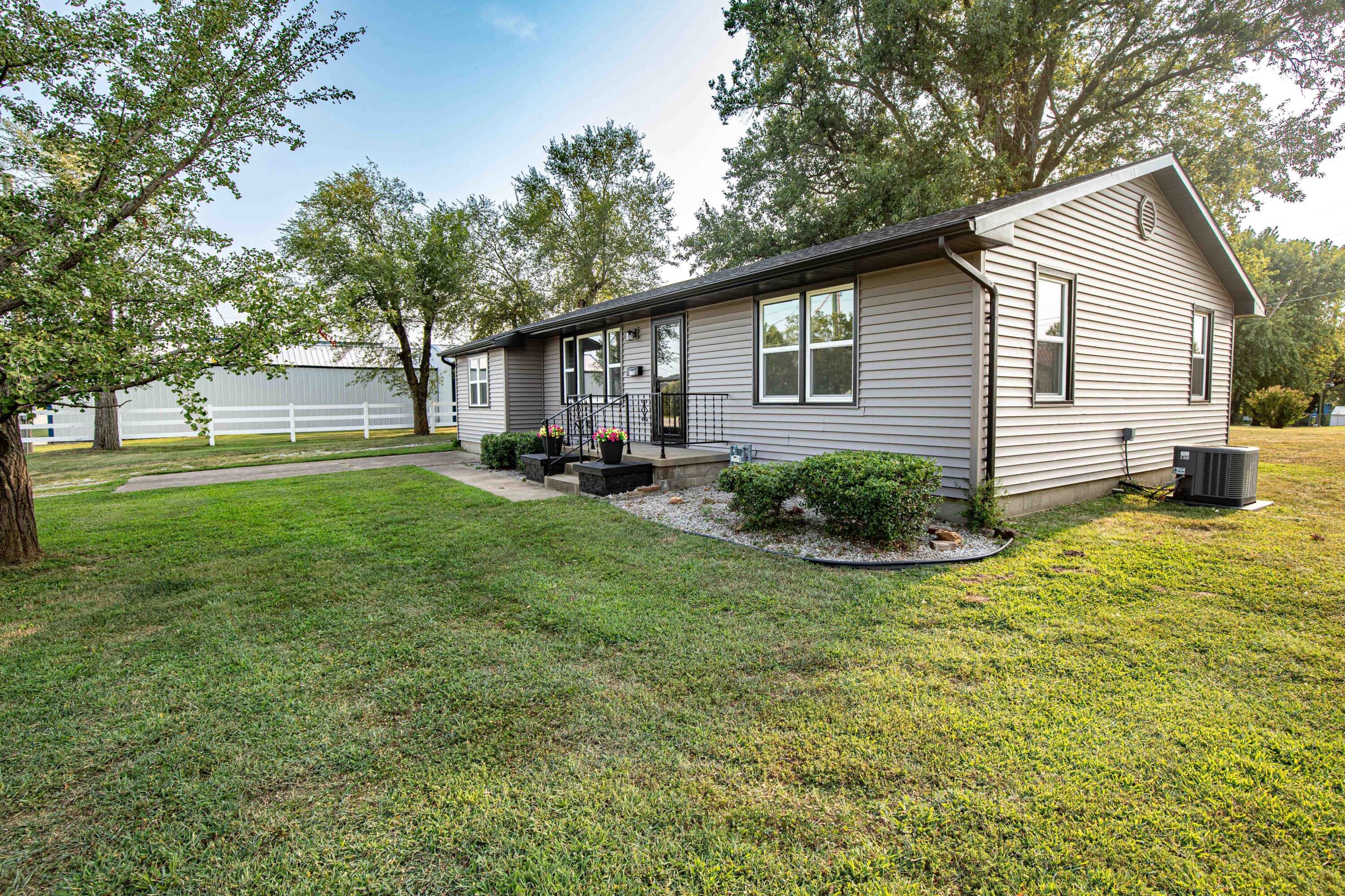 Photo 4 - Residential for sale – 1108 S Jackson Street  El Dorado Springs, MO