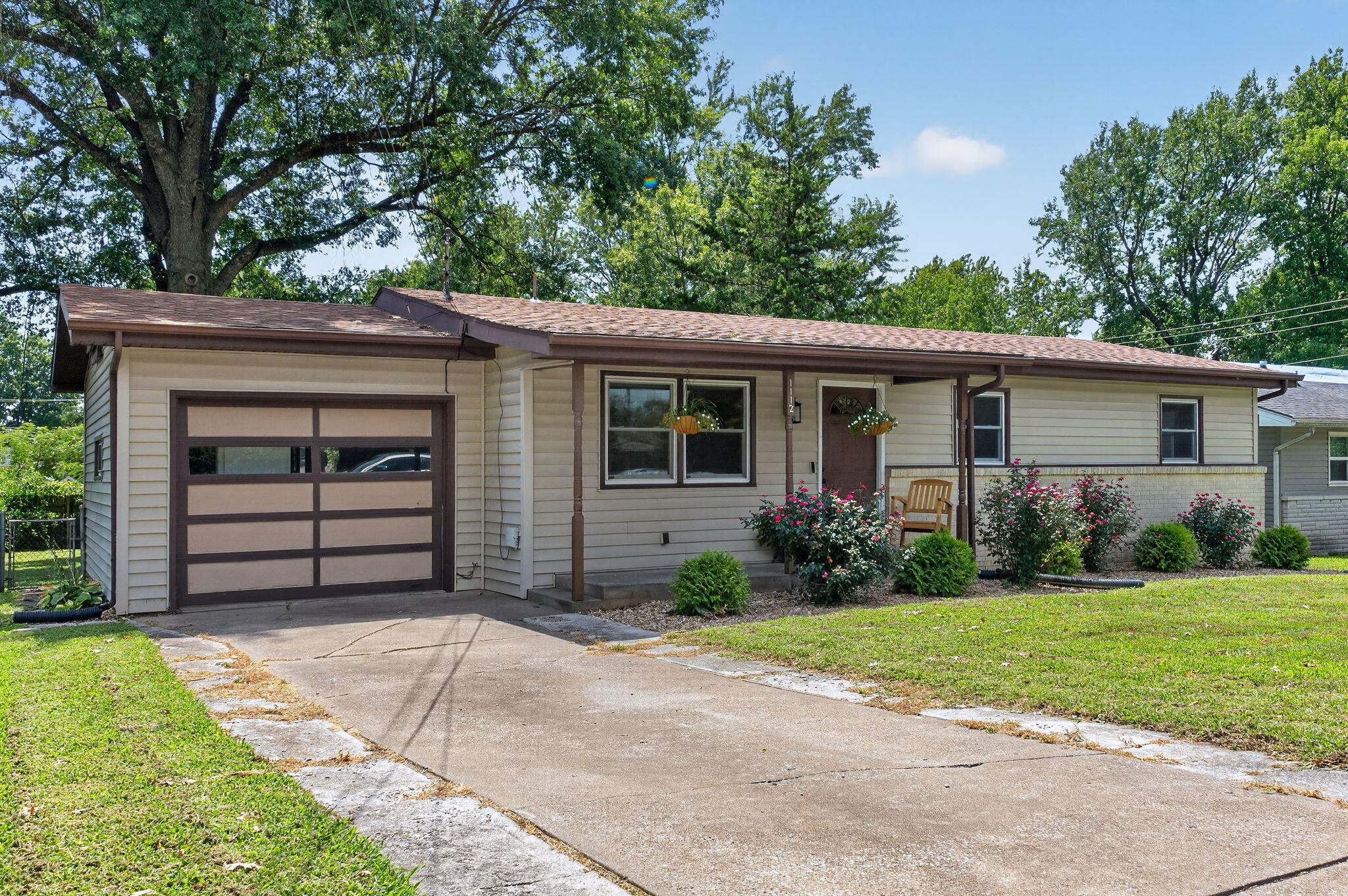 Photo 2 - Residential for sale – 1112 E Mcclernon Street  Springfield, MO