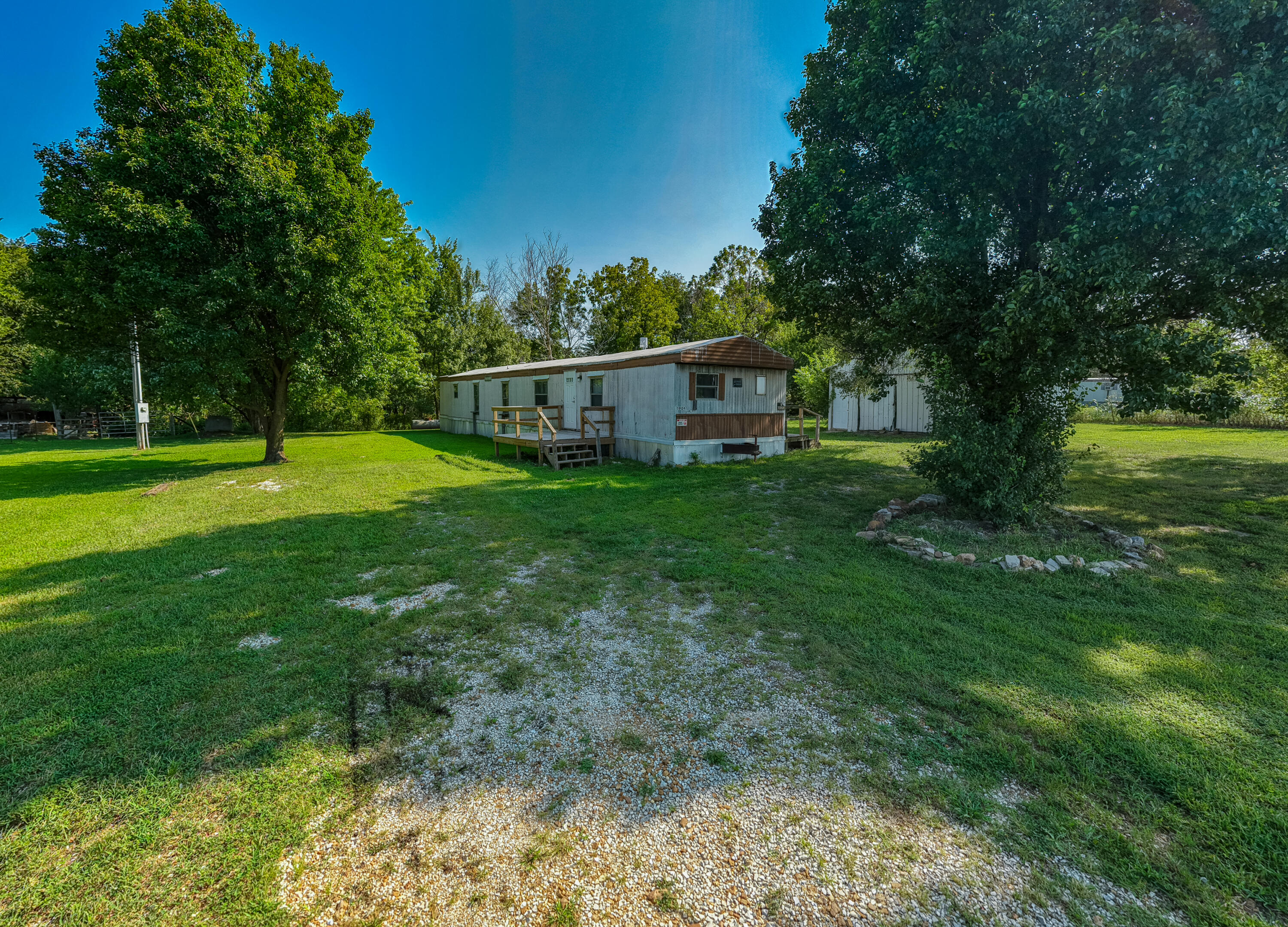 Photo 7 - Residential for sale – 1909 E 505th Road  Halfway, MO