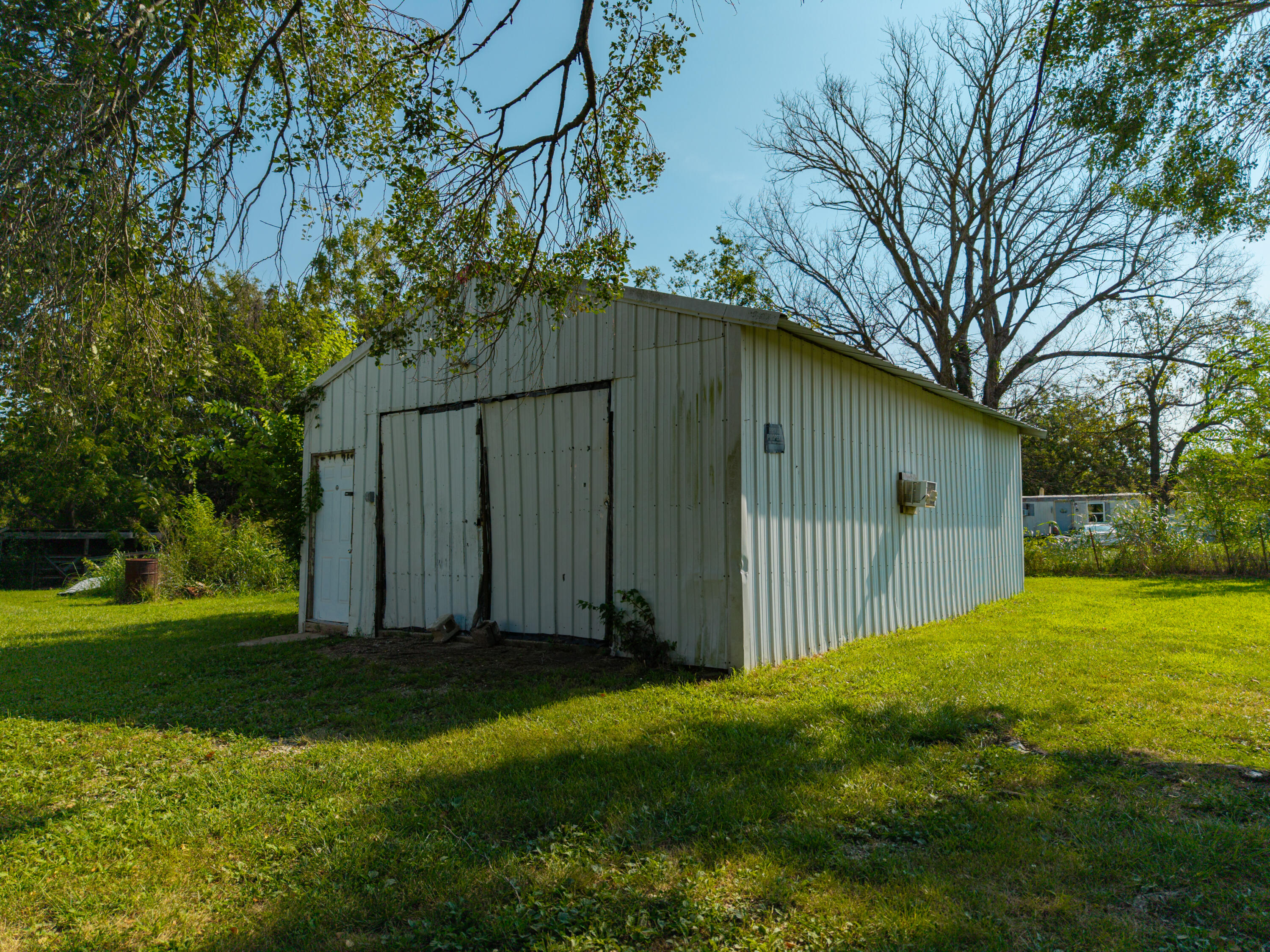 Photo 10 - Residential for sale – 1909 E 505th Road  Halfway, MO