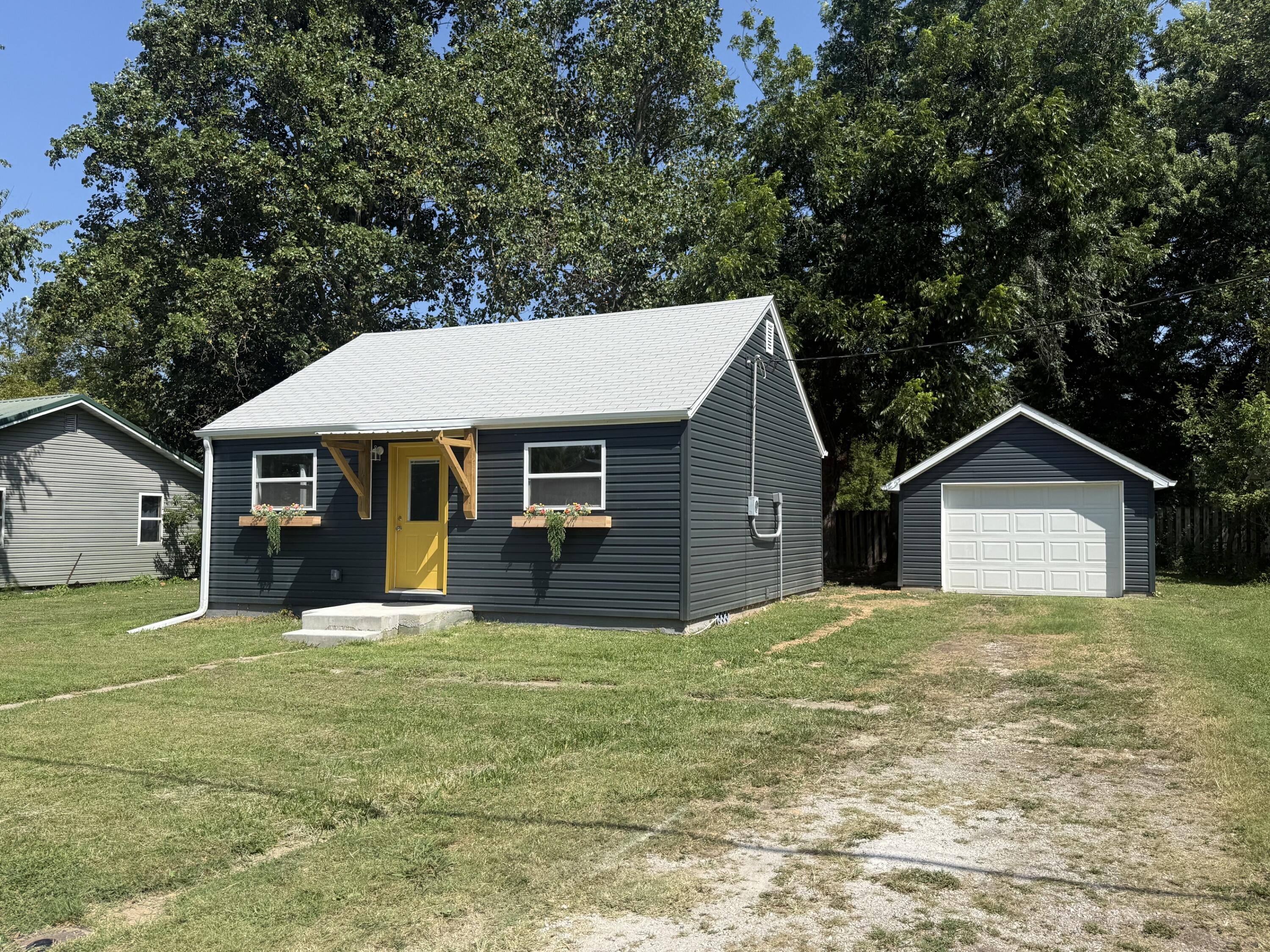 Residential for sale – 400 W Clouse Street  Mountain Grove, MO