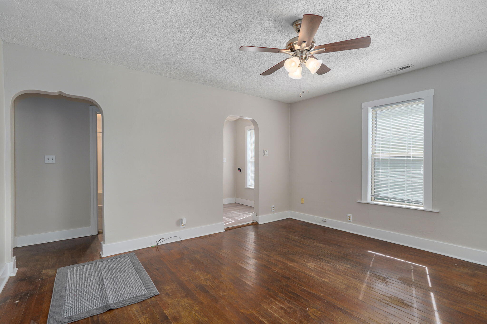 Photo 5 - Residential for sale – 908 W Della Street  Springfield, MO