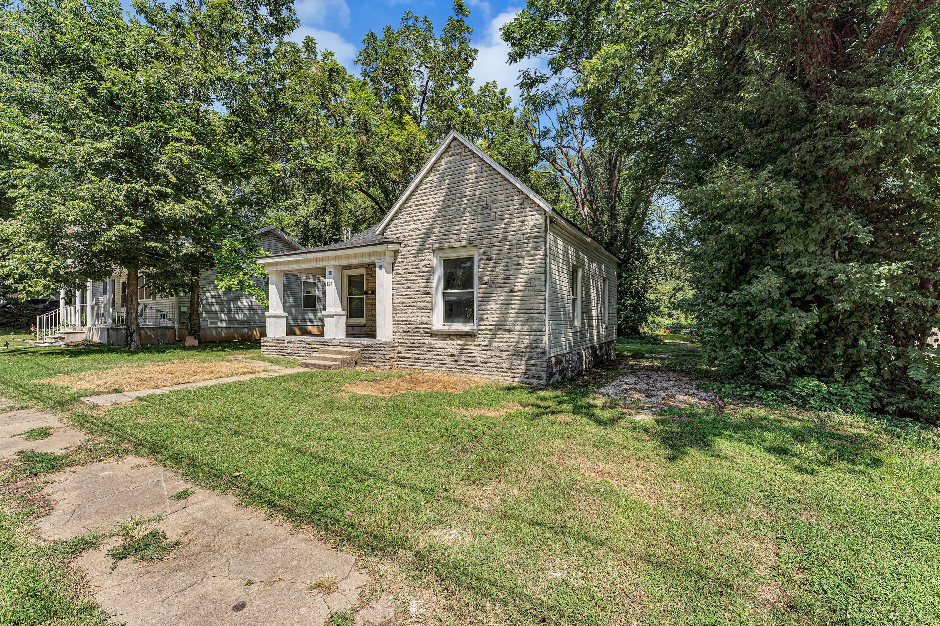 Photo 17 - Residential for sale – 827 E Garfield Street  Springfield, MO