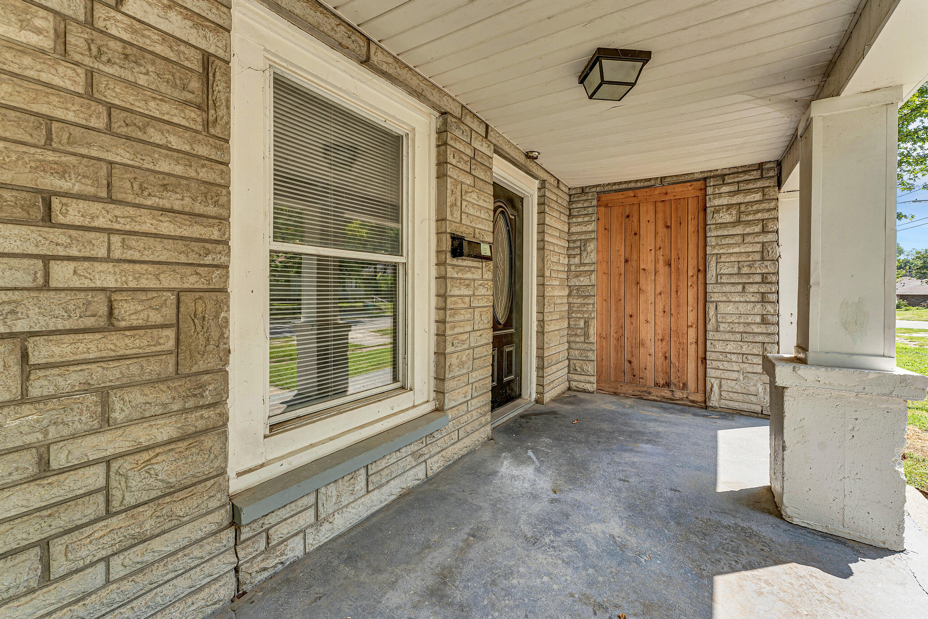 Photo 2 - Residential for sale – 827 E Garfield Street  Springfield, MO