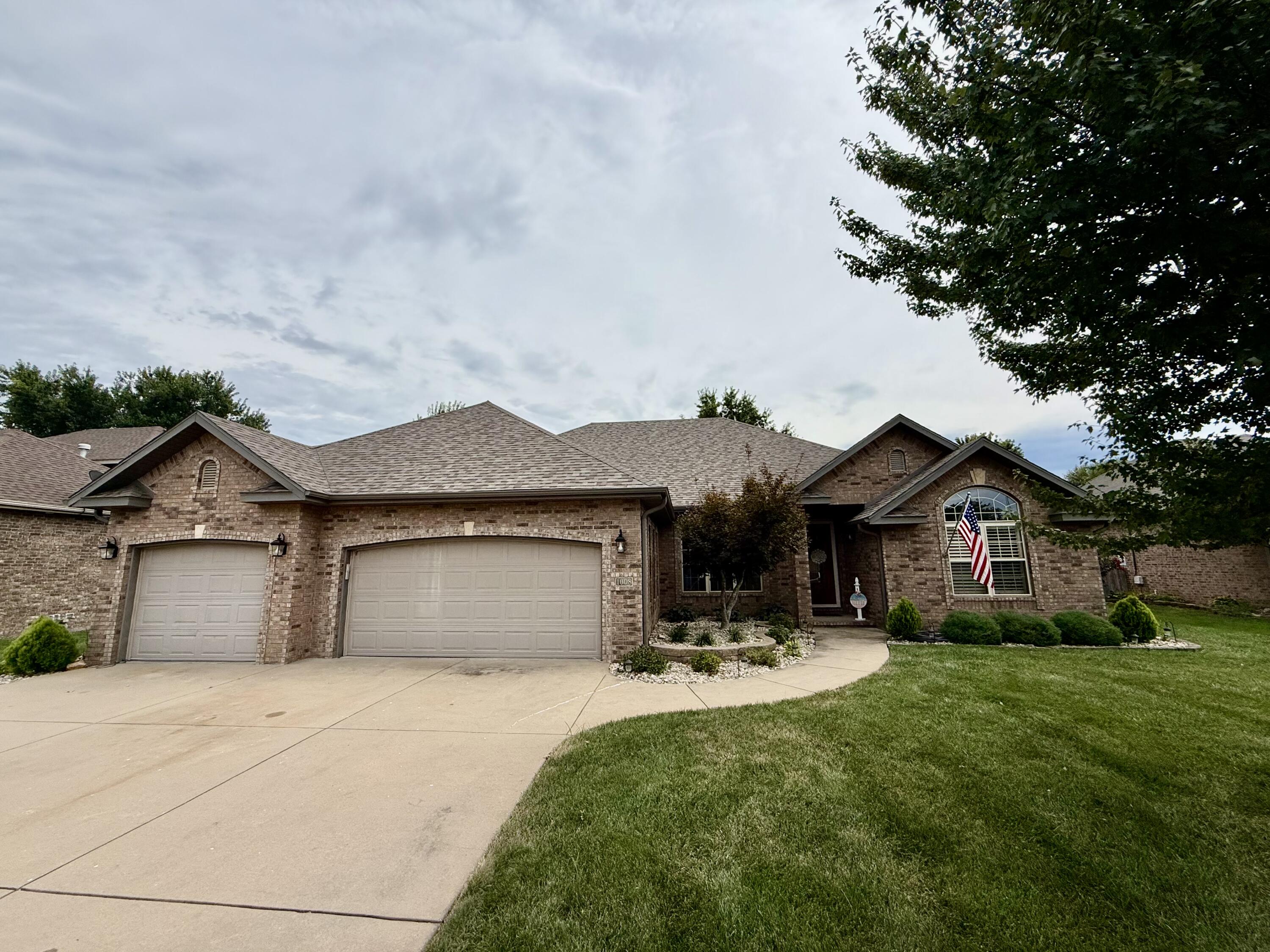 Photo 2 - Residential for sale – 1008 W Glacier Court  Nixa, MO