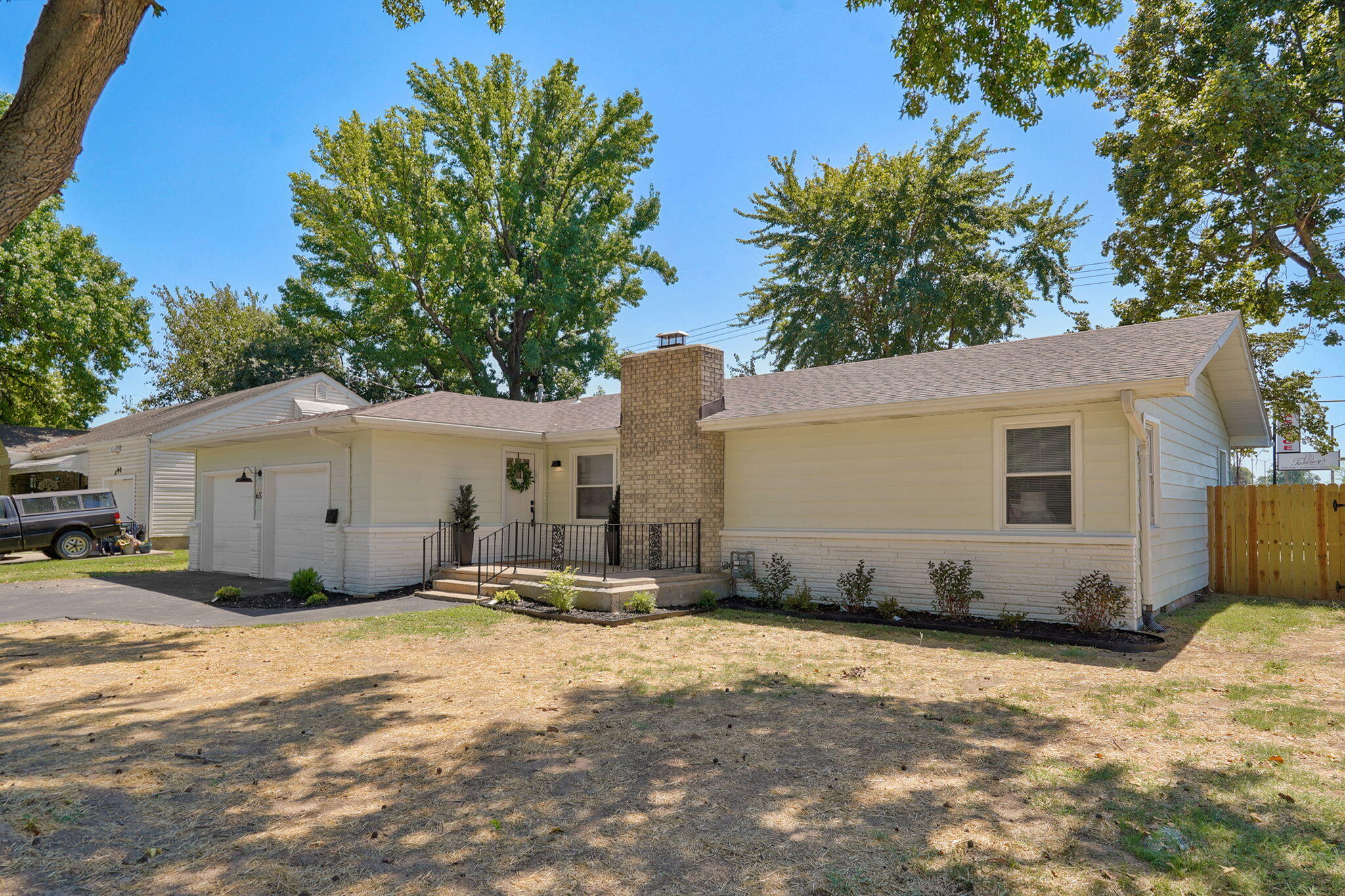 Photo 3 - Residential for sale – 652 W University Street  Springfield, MO