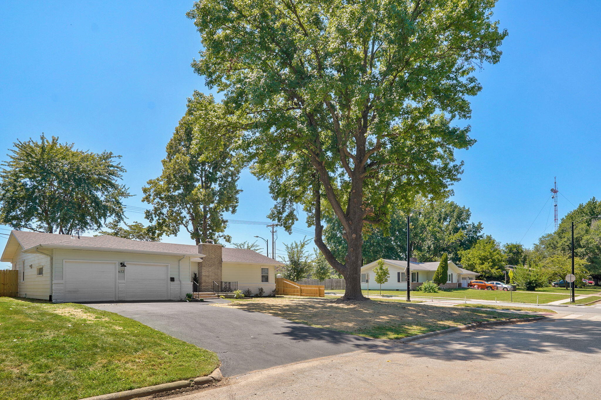 Photo 2 - Residential for sale – 652 W University Street  Springfield, MO