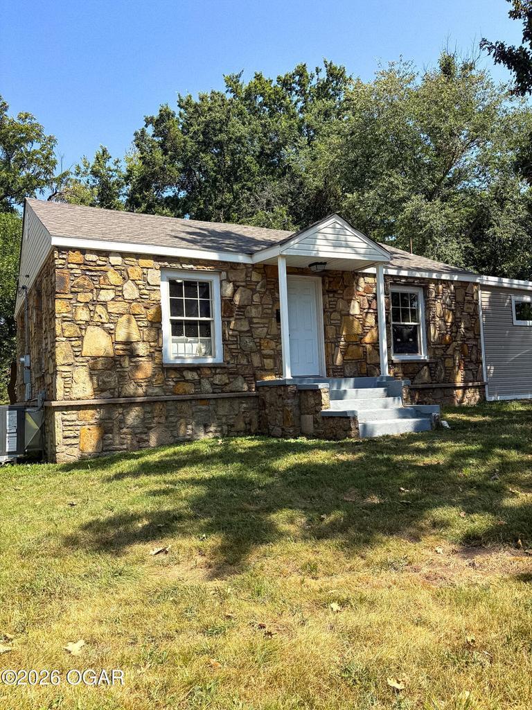 Photo 5 - Residential for sale – 801 S High Street  Neosho, MO