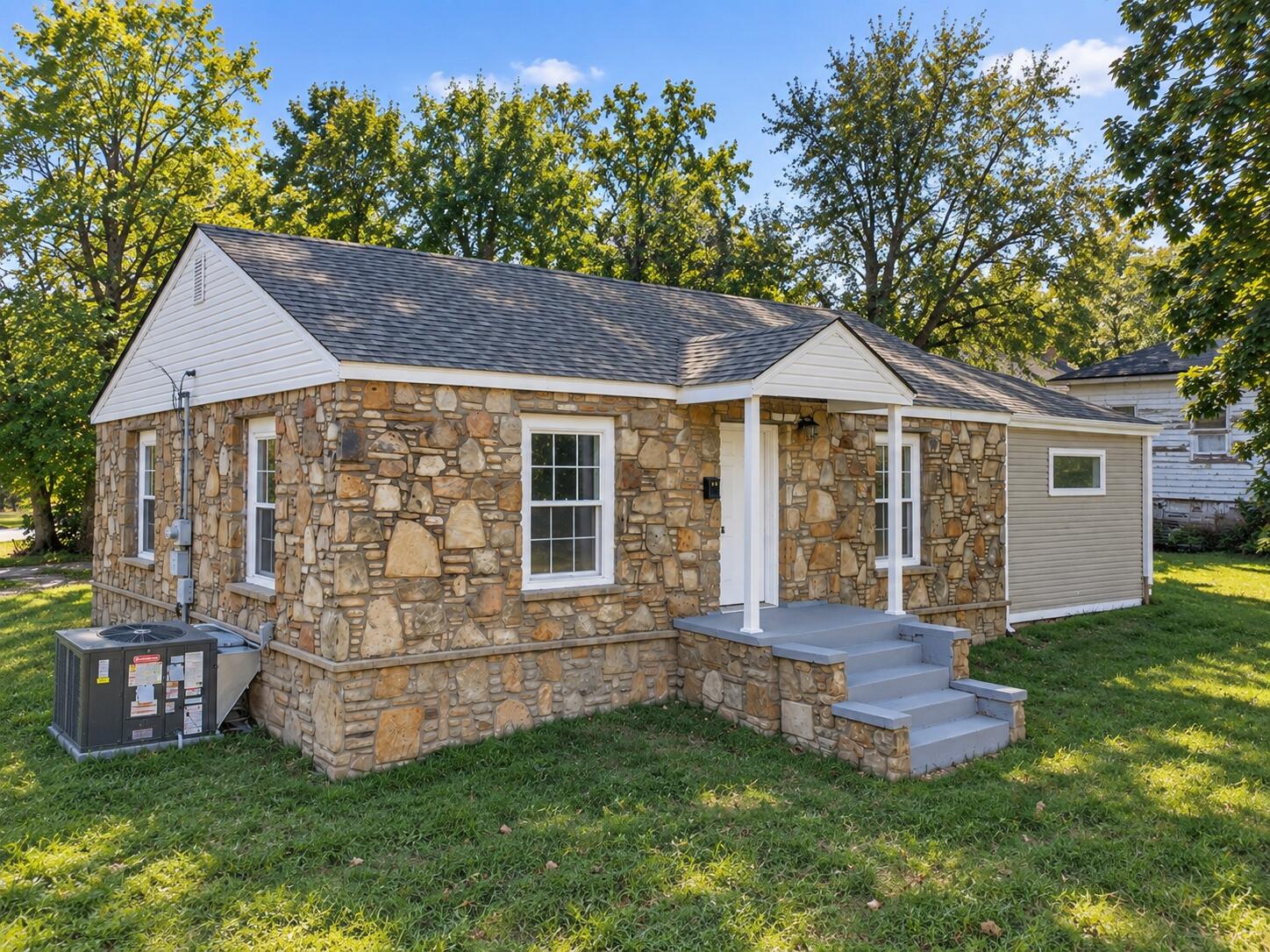 Photo 3 - Residential for sale – 801 S High Street  Neosho, MO