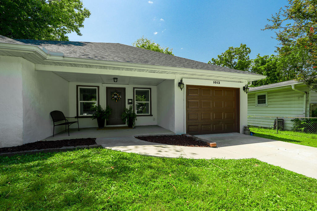 Photo 2 - Residential for sale – 1012 E Lynn Street  Springfield, MO