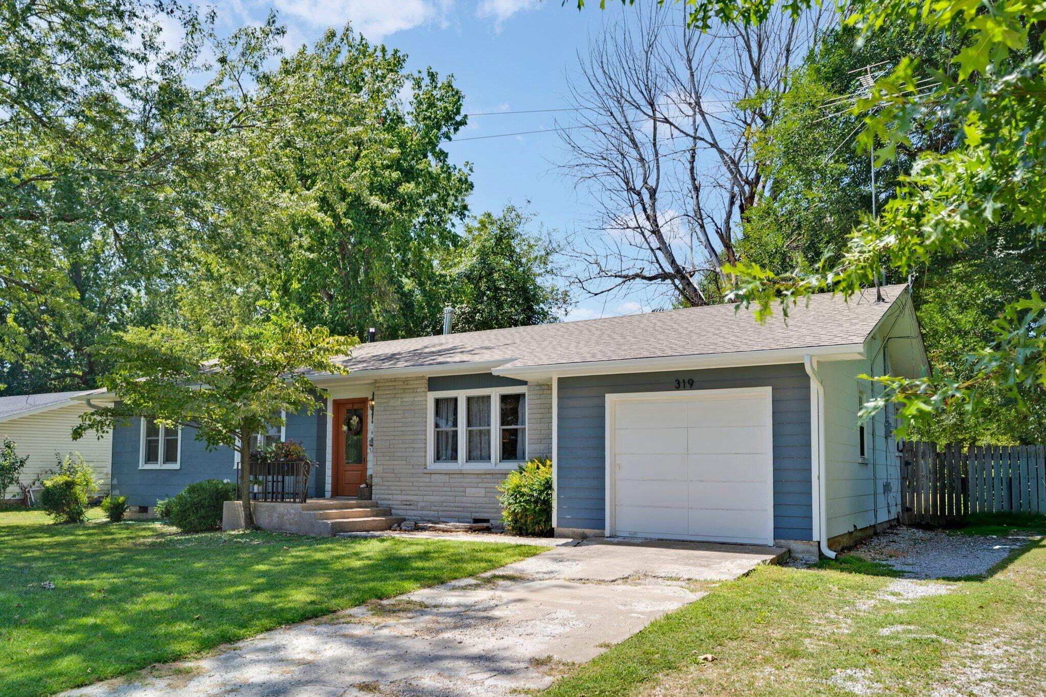 Photo 3 - Residential for sale – 319 S West Avenue  Republic, MO