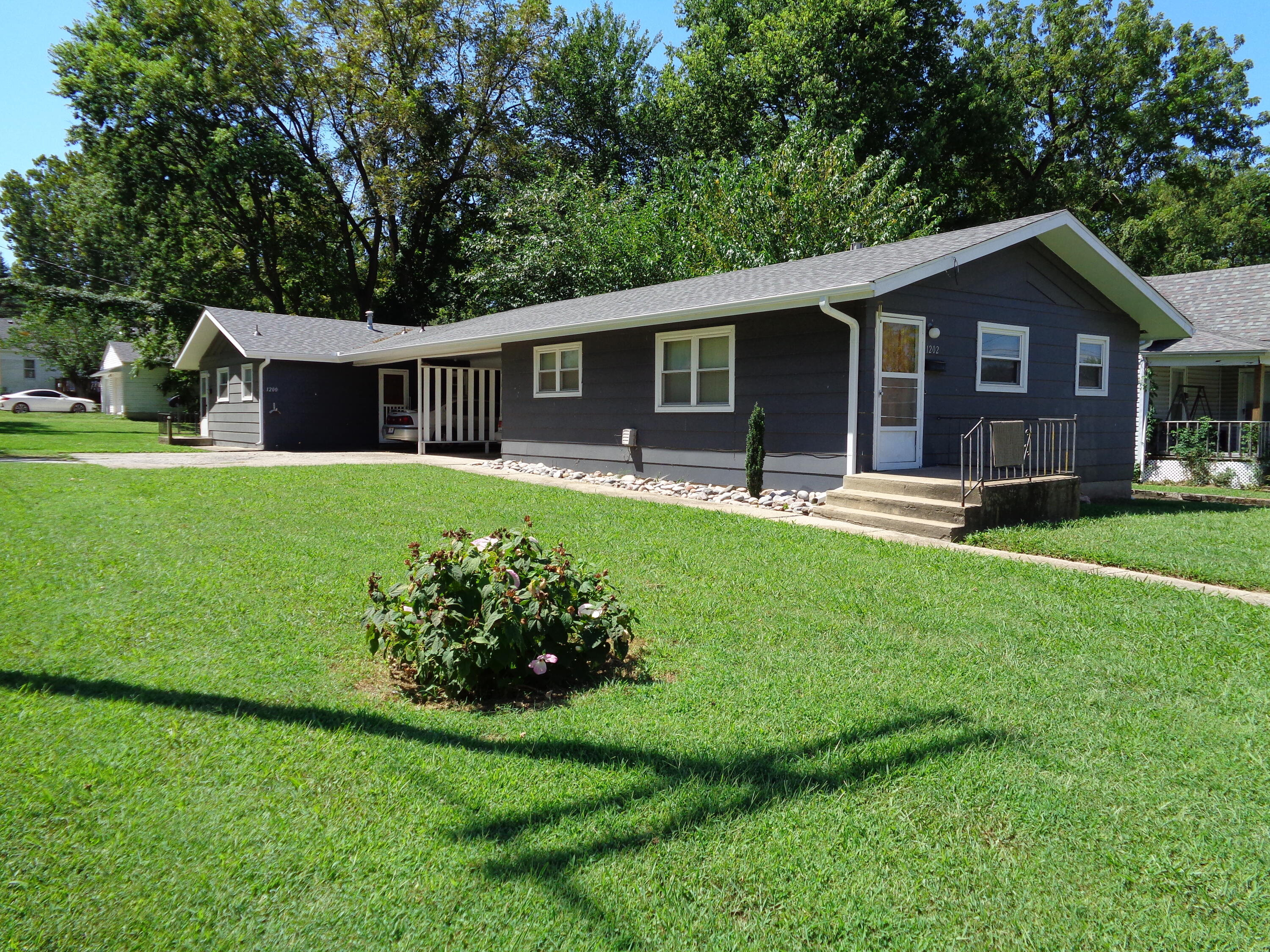 Photo 2 - Residential Income for sale – 1200 W Atlantic Street  Springfield, MO