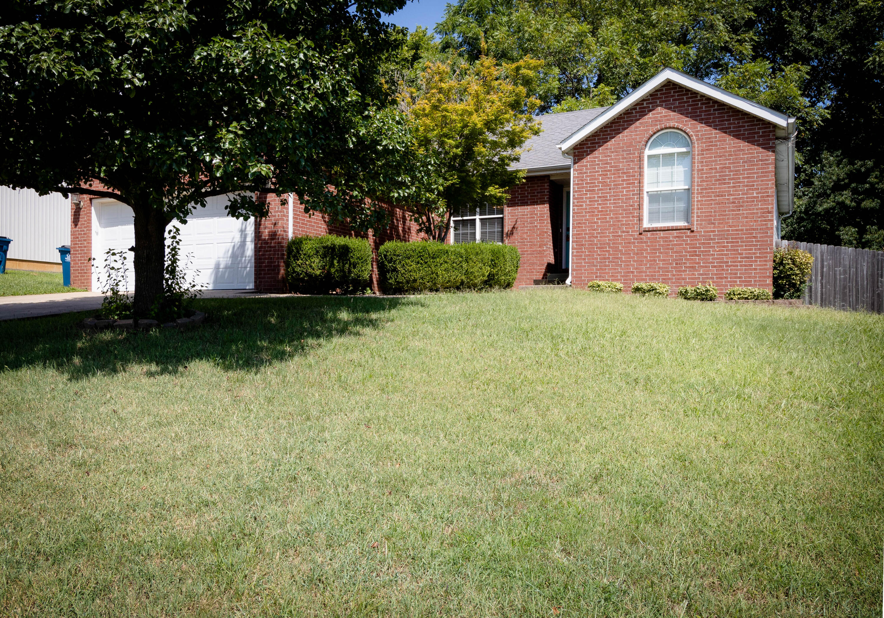 Photo 2 - Residential for sale – 107 W Twin Oak Drive  Nixa, MO