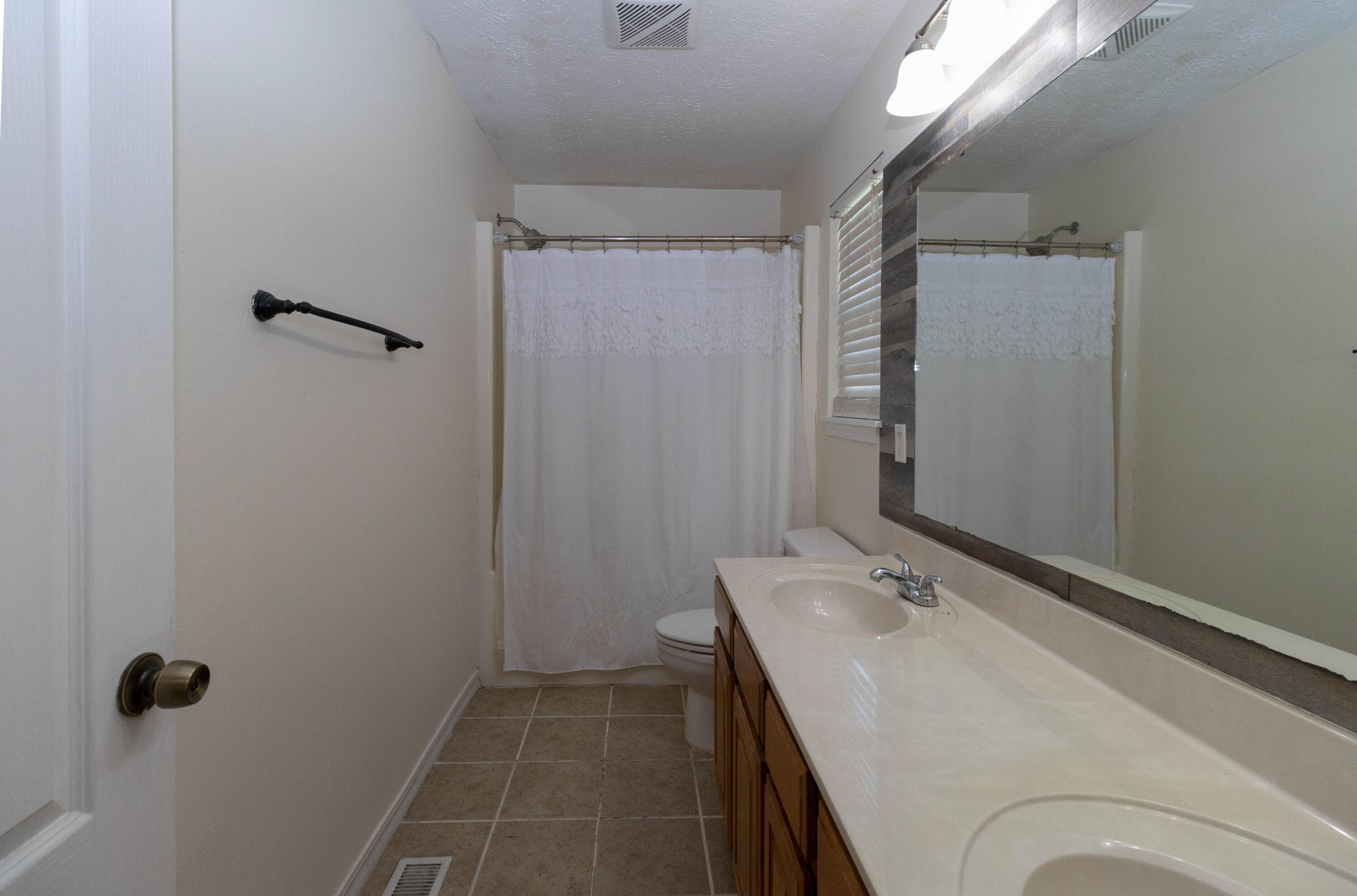 Photo 19 - Residential for sale – 107 W Twin Oak Drive  Nixa, MO