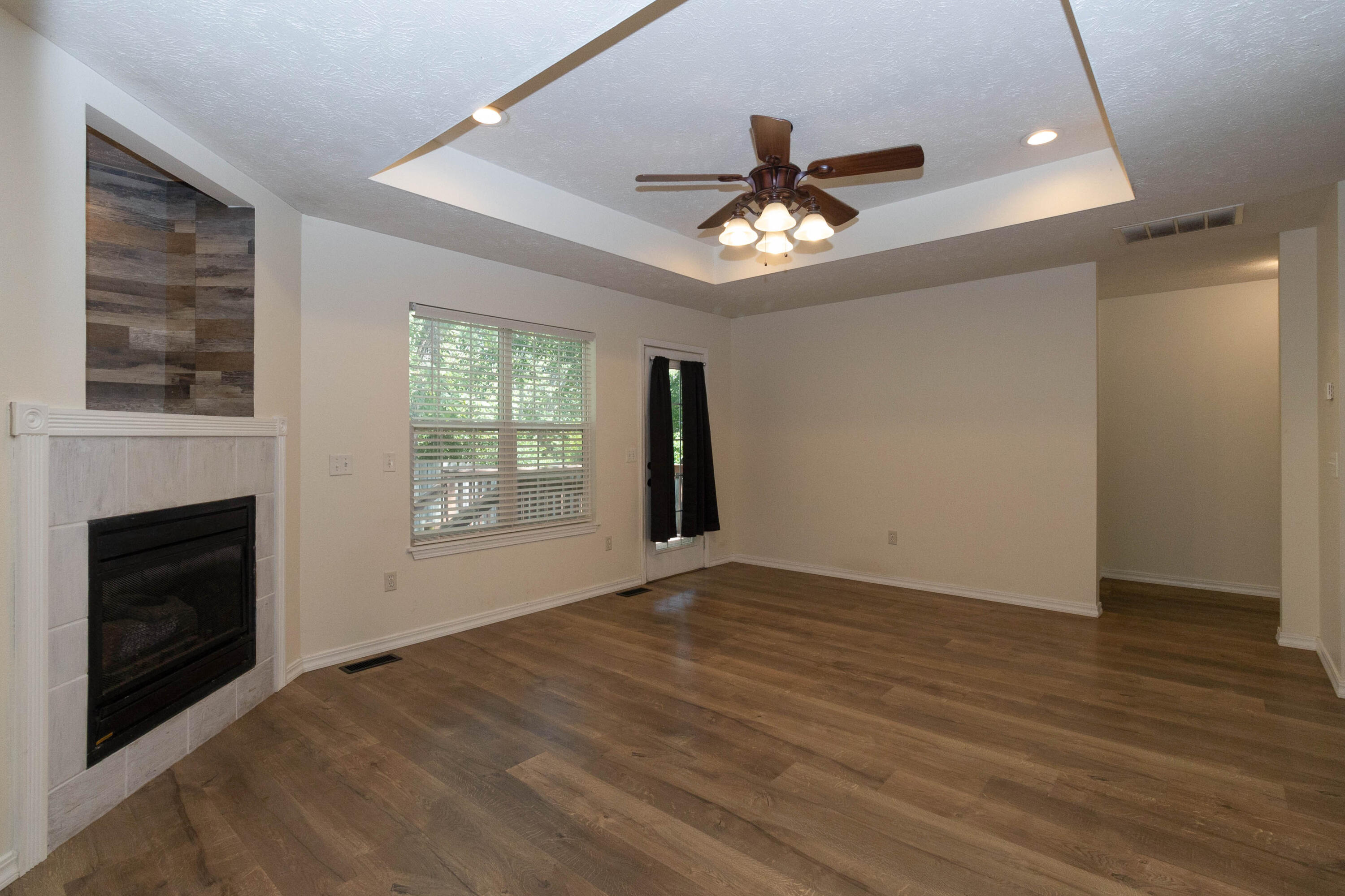 Photo 14 - Residential for sale – 107 W Twin Oak Drive  Nixa, MO