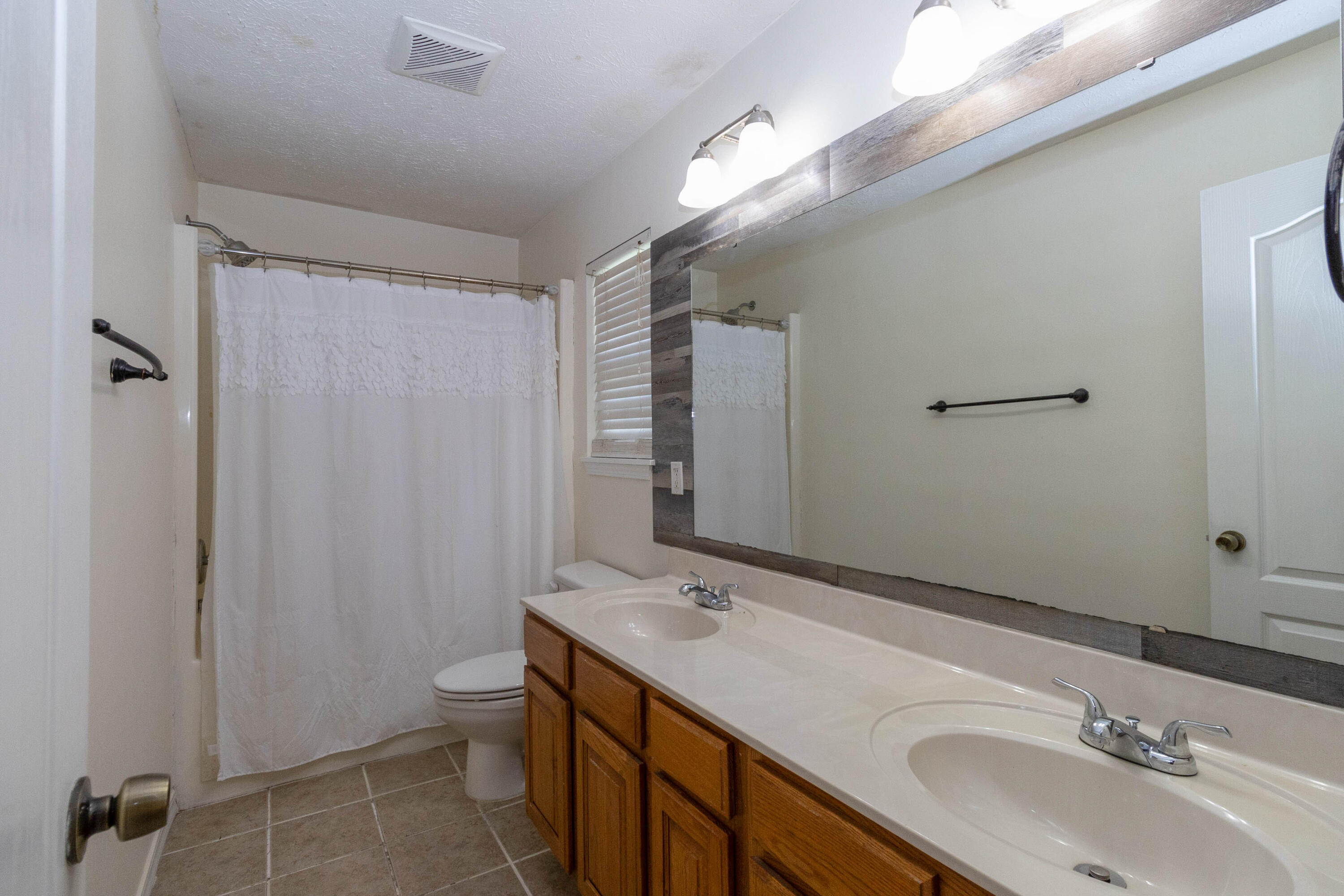 Photo 18 - Residential for sale – 107 W Twin Oak Drive  Nixa, MO