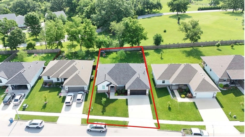 Photo 2 - Residential for sale – 802 S Wheaton Hills Drive  Nixa, MO