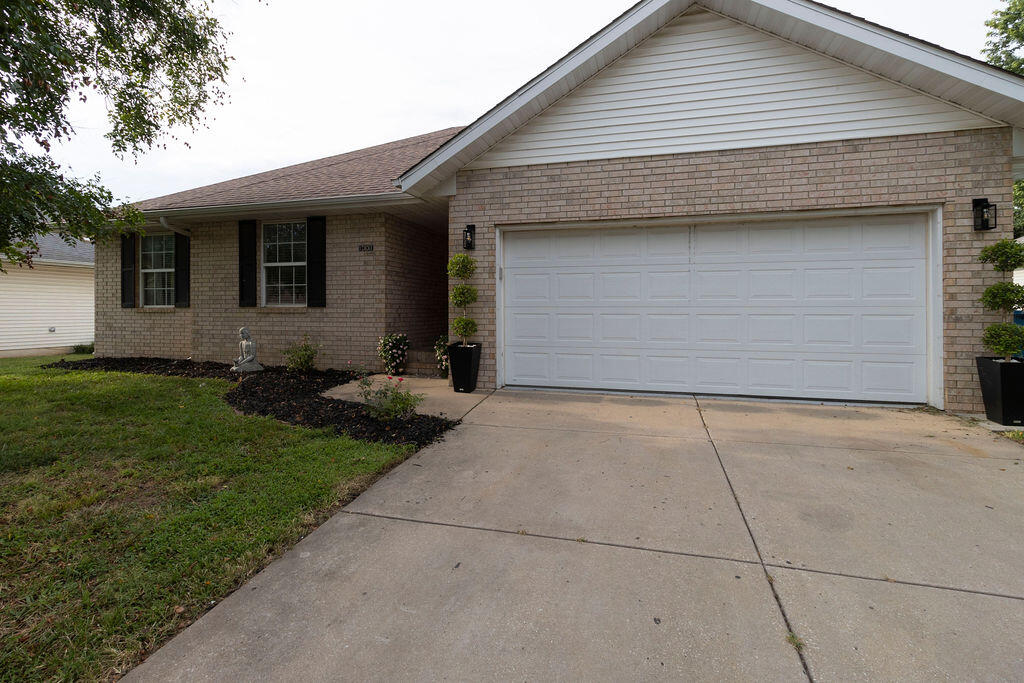 Photo 2 - Residential for sale – 1331 W Turnberry Boulevard  Ozark, MO
