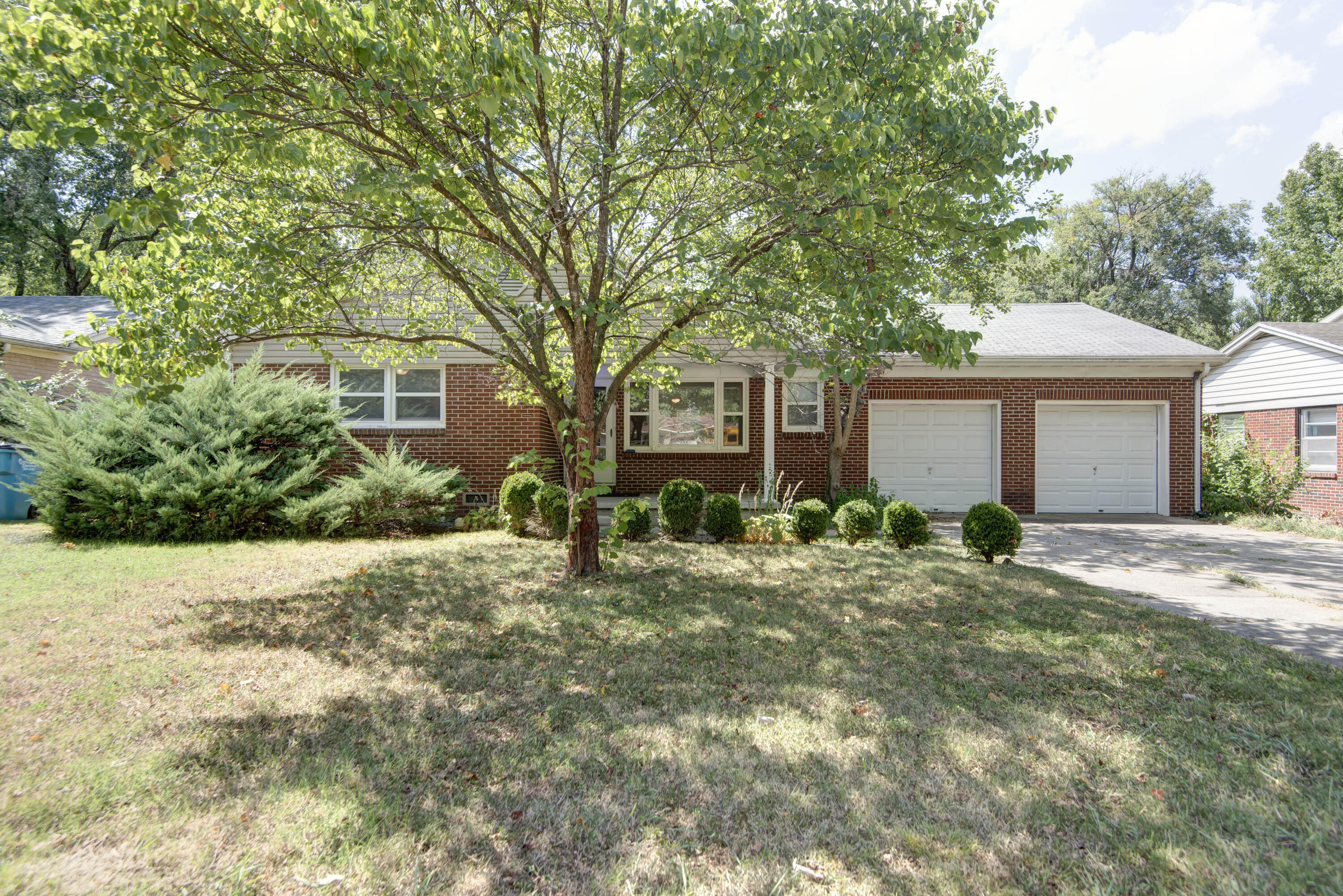 Photo 3 - Residential for sale – 1455 S Barnes   Springfield, MO