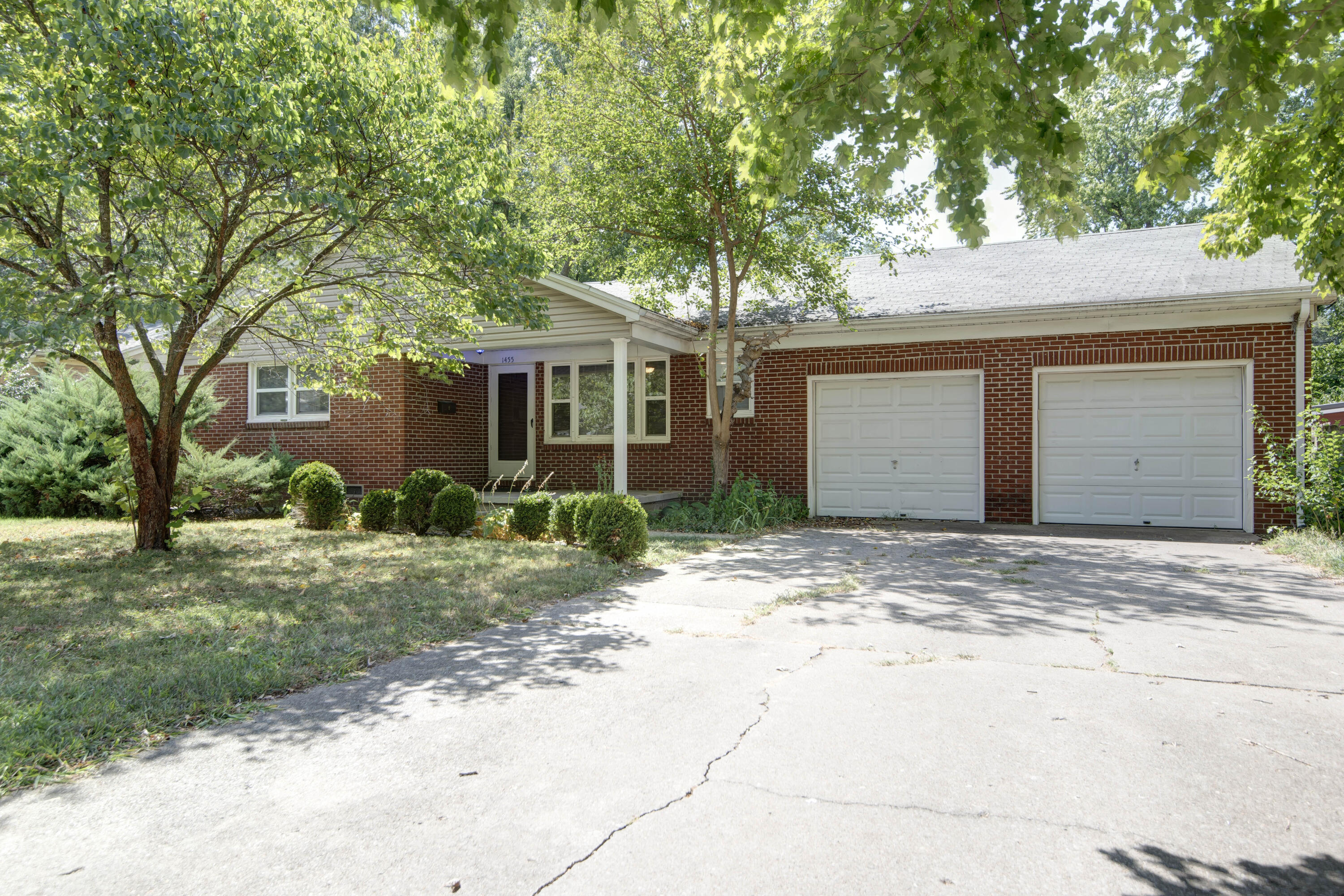 Photo 2 - Residential for sale – 1455 S Barnes   Springfield, MO
