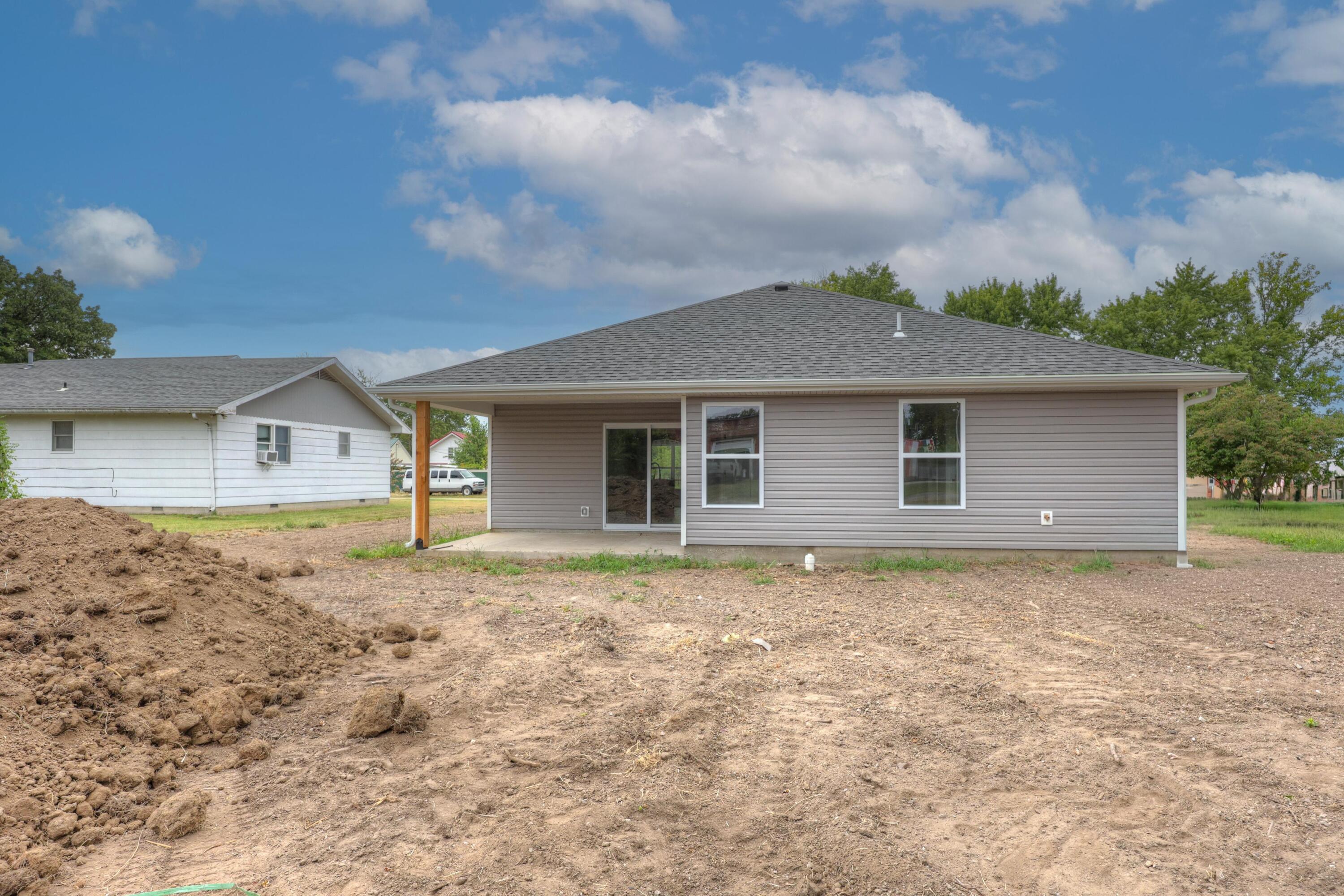 Photo 4 - Residential for sale – 215 W Lexington Avenue  Jasper, MO