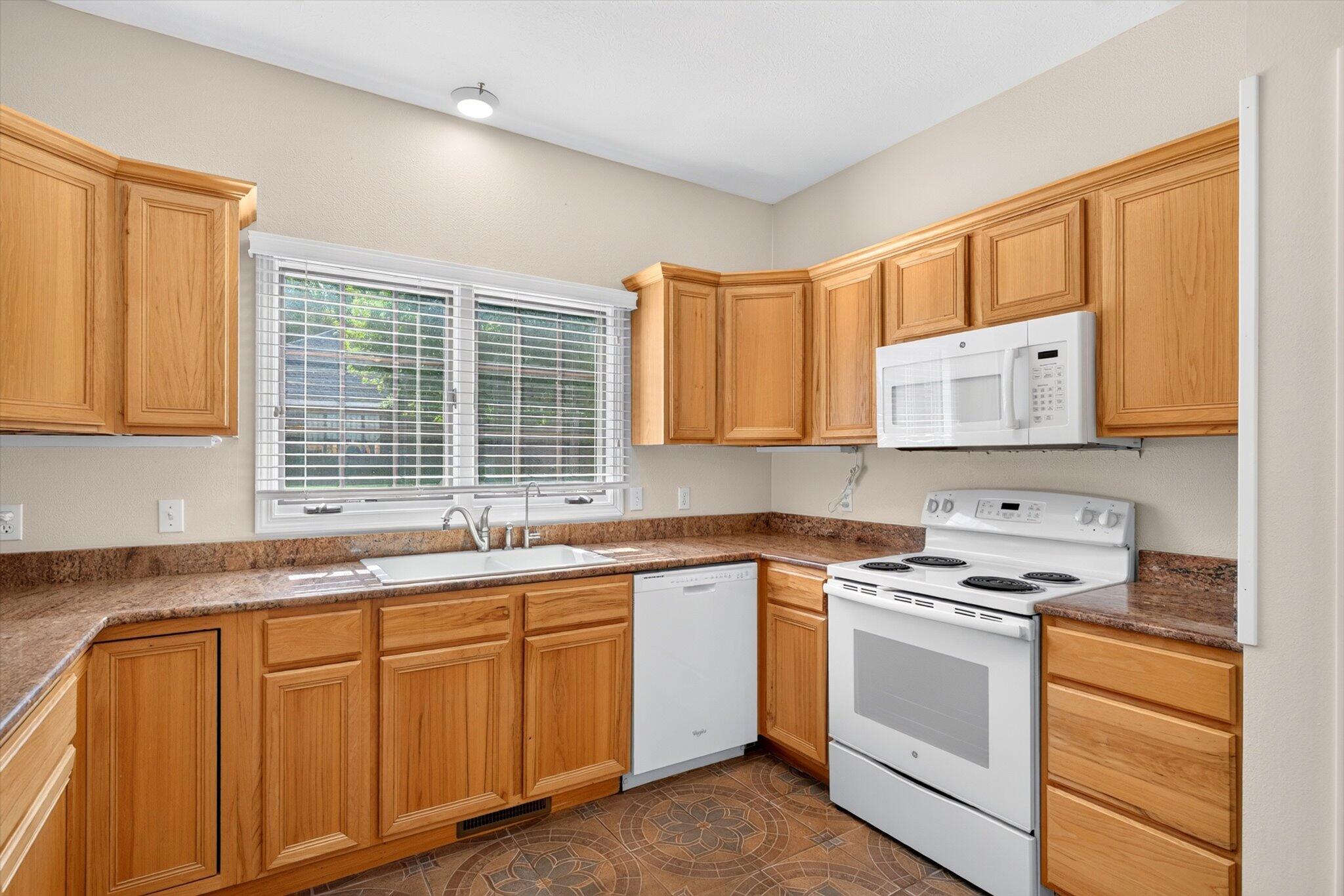 Photo 9 - Residential for sale – 1750 W Bennett Street  Springfield, MO