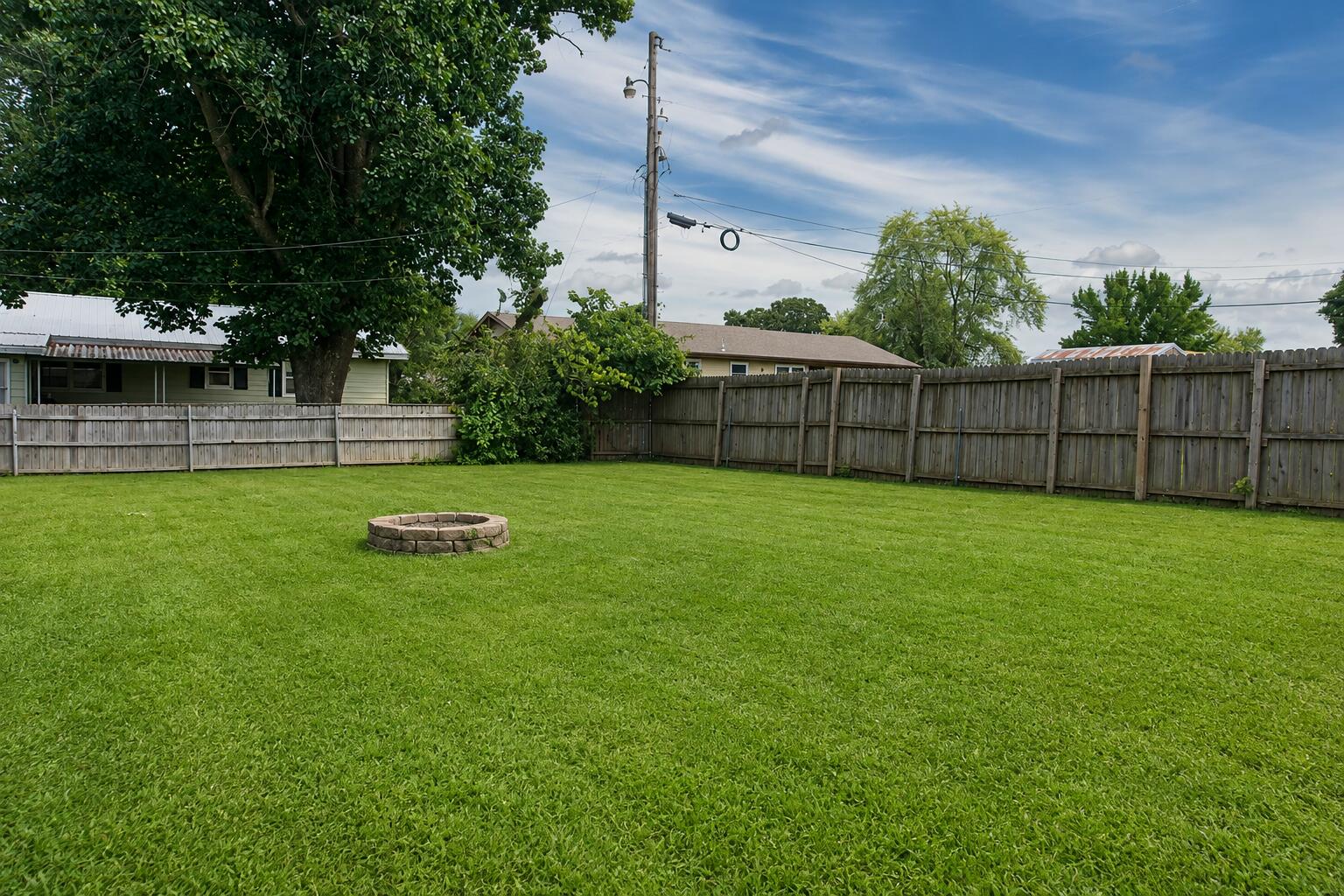 Photo 3 - Residential for sale – 103 E Willow Street  Mansfield, MO