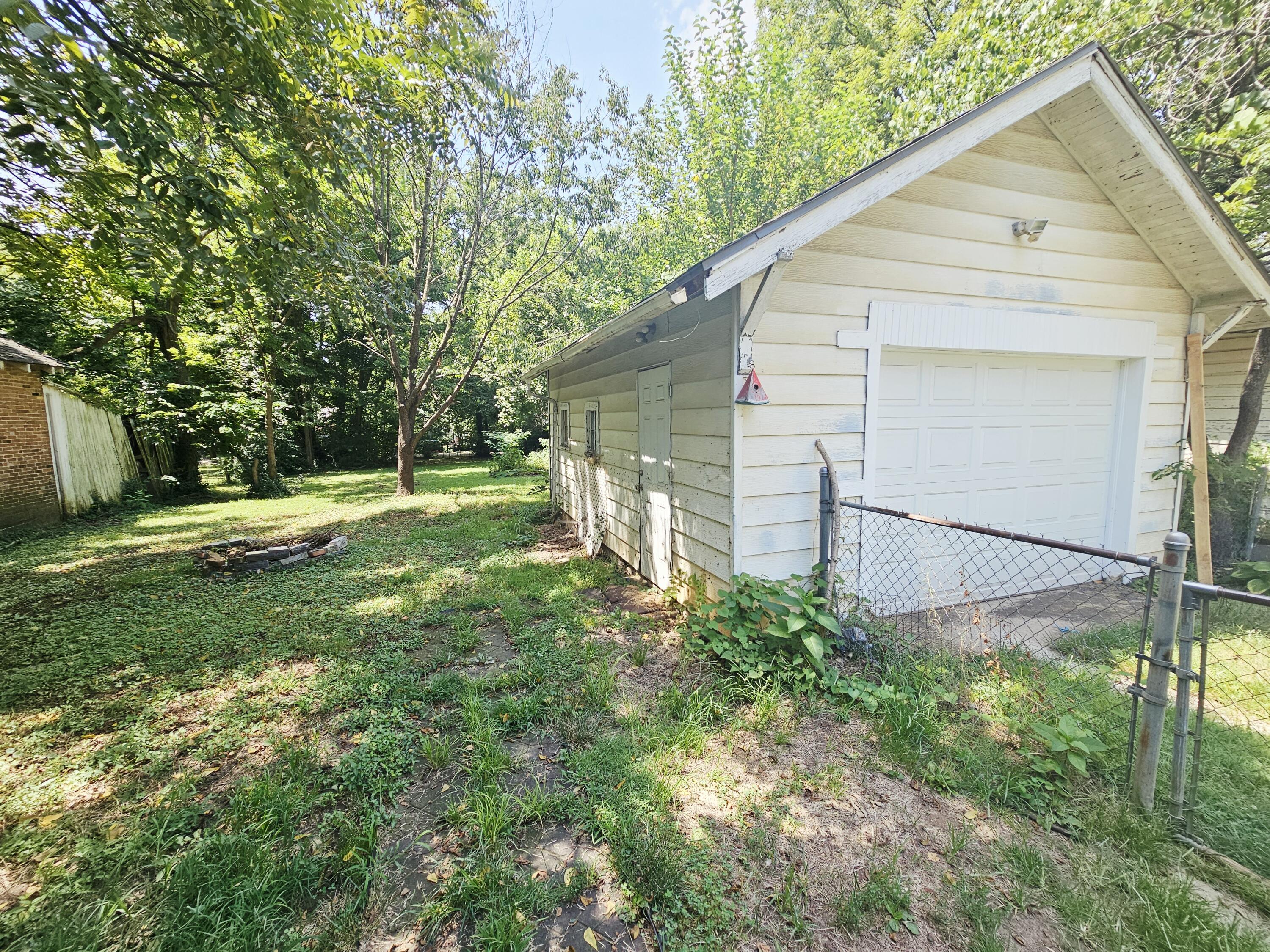 Photo 2 - Residential for sale – 827 S Missouri Avenue  Springfield, MO