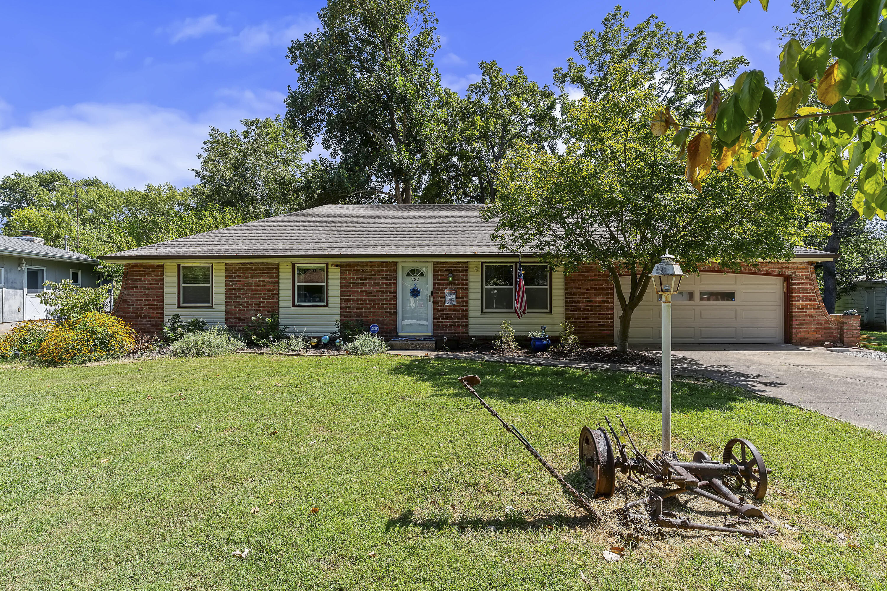 Photo 2 - Residential for sale – 782 W Deerfield Street  Springfield, MO