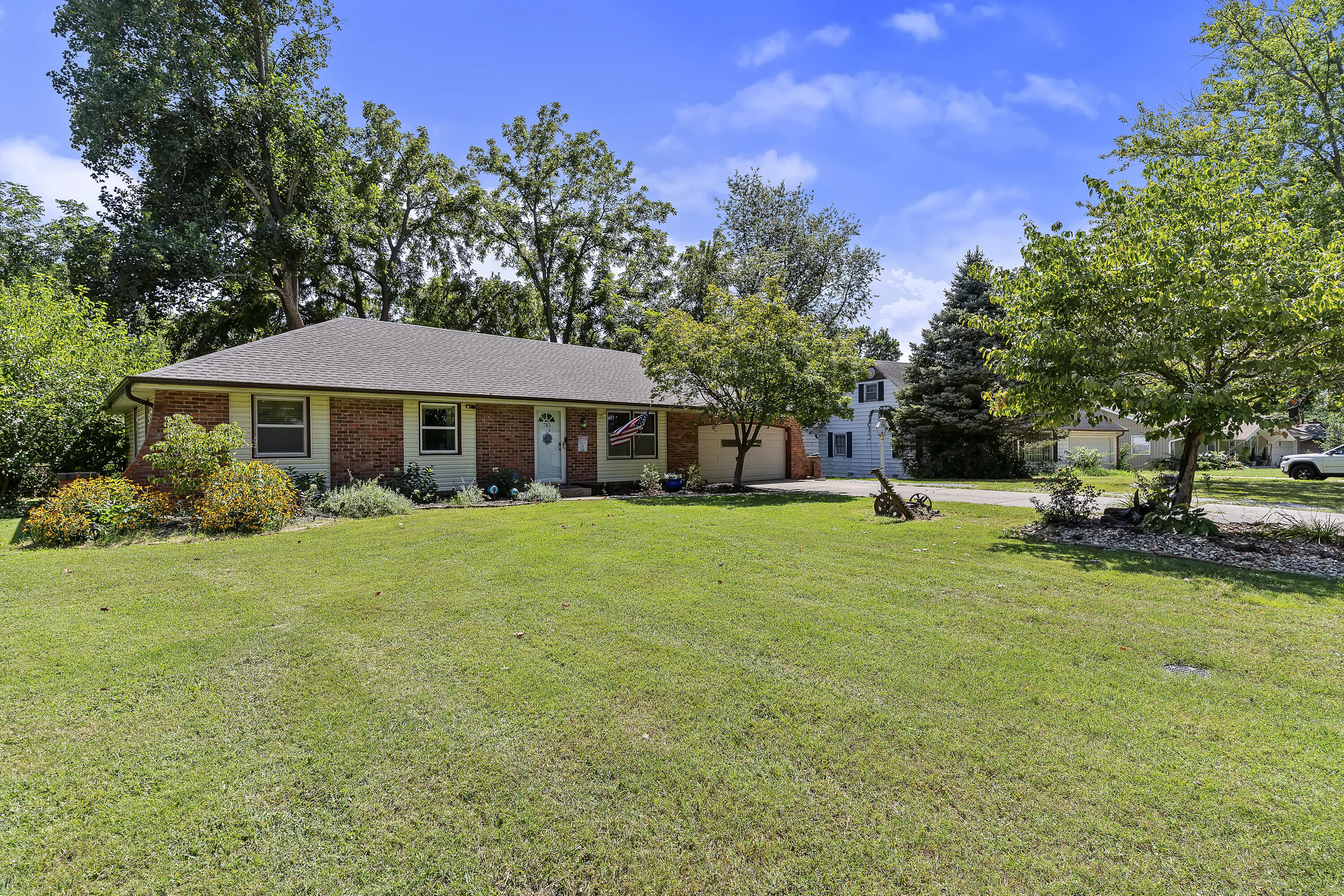 Photo 3 - Residential for sale – 782 W Deerfield Street  Springfield, MO