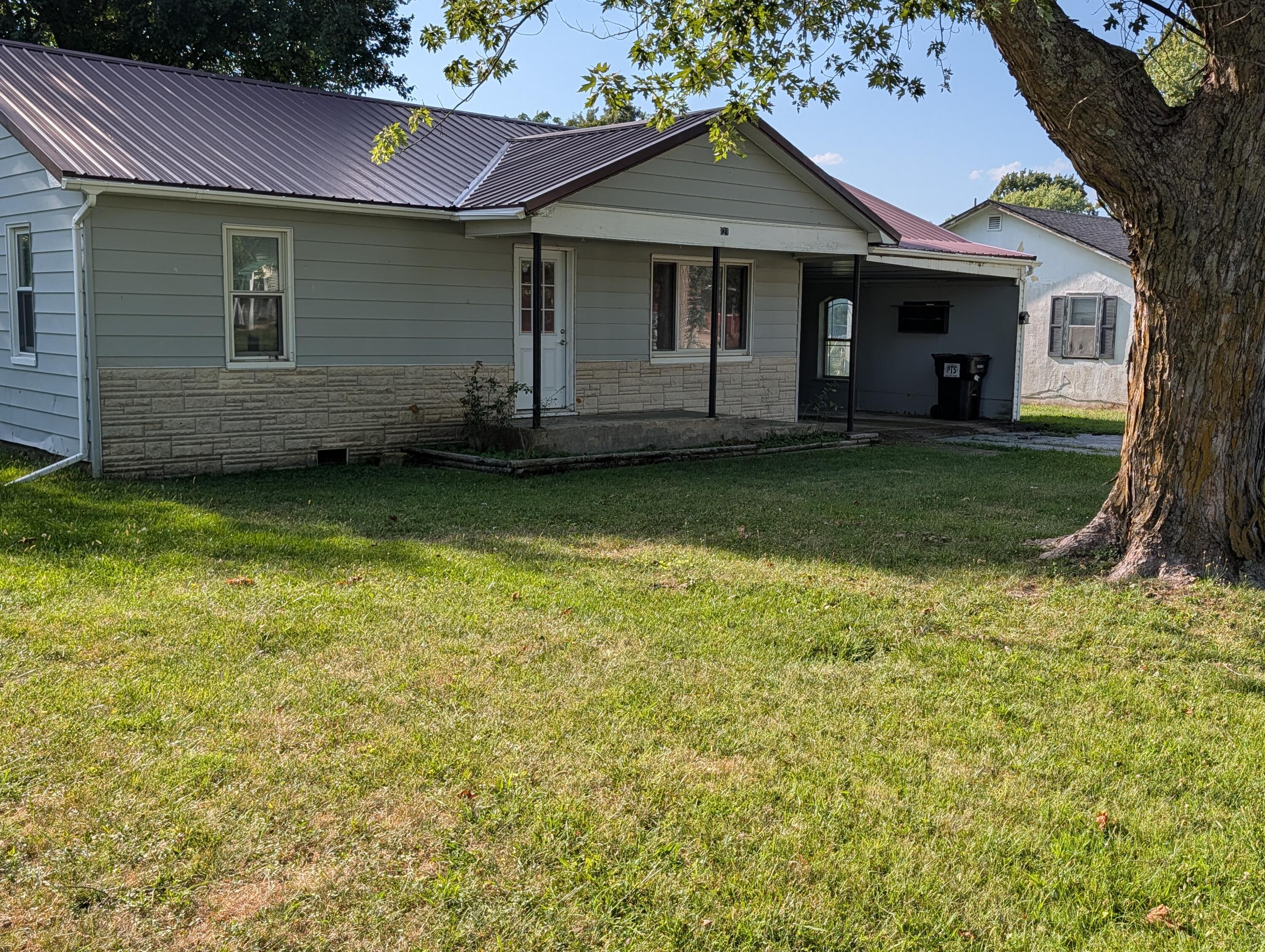 Residential for sale – 121 N Charles Street  Seymour, MO
