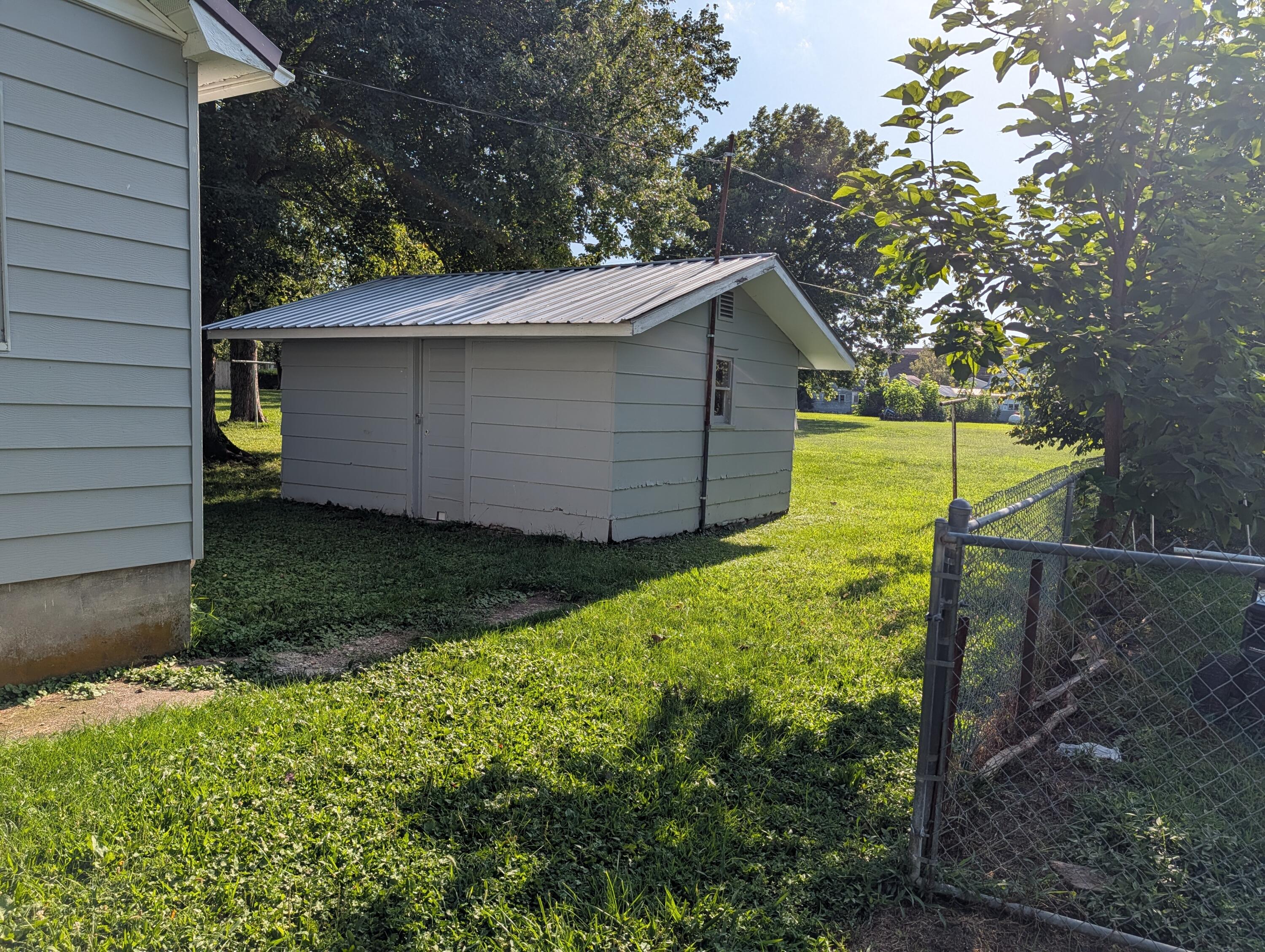 Photo 32 - Residential for sale – 121 N Charles Street  Seymour, MO
