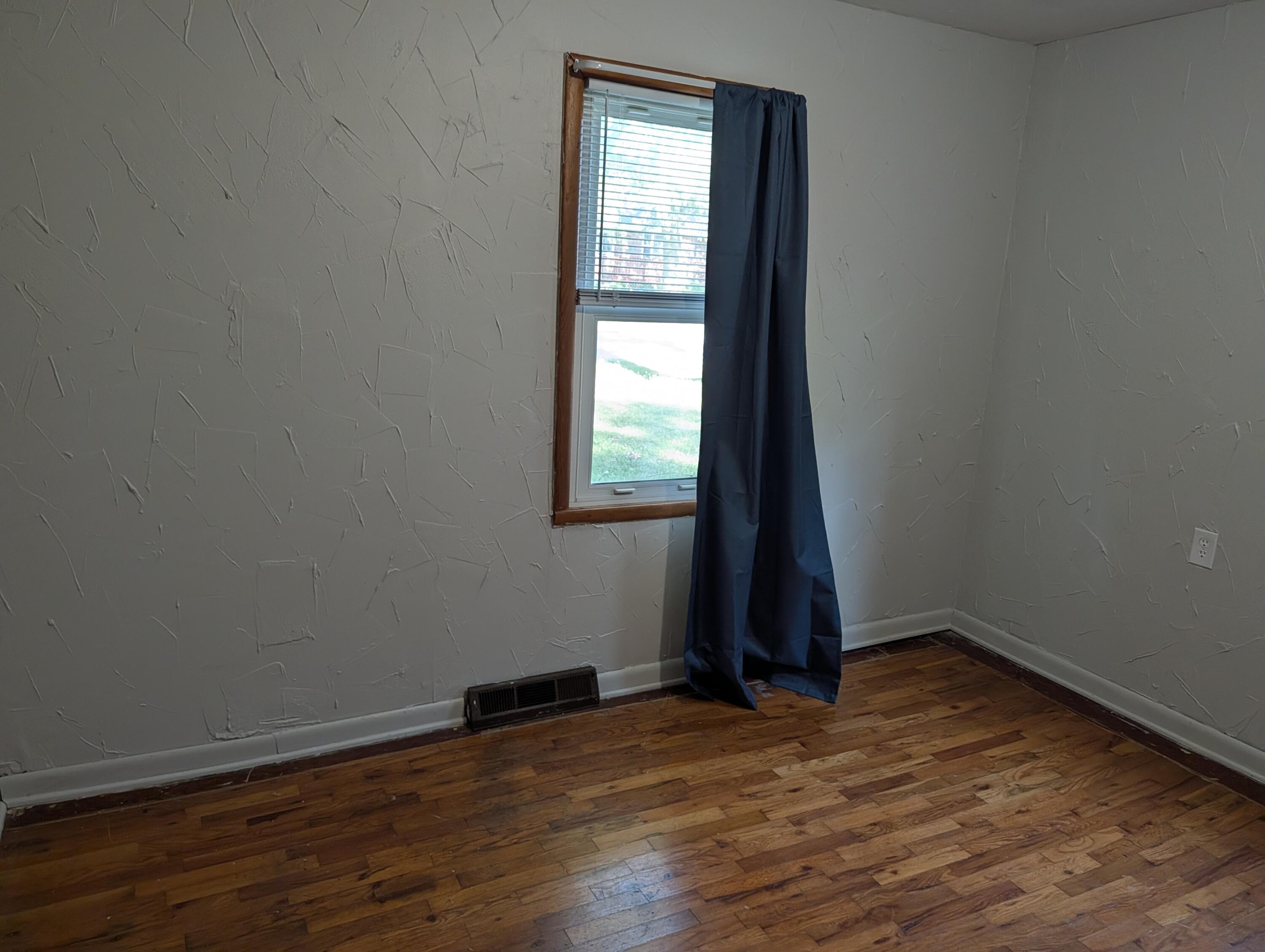 Photo 16 - Residential for sale – 121 N Charles Street  Seymour, MO