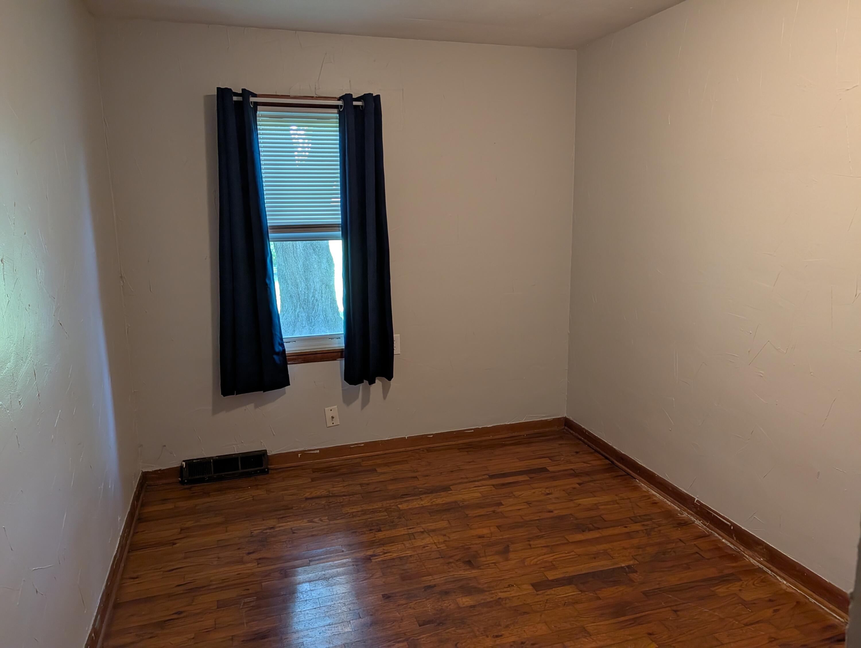 Photo 12 - Residential for sale – 121 N Charles Street  Seymour, MO